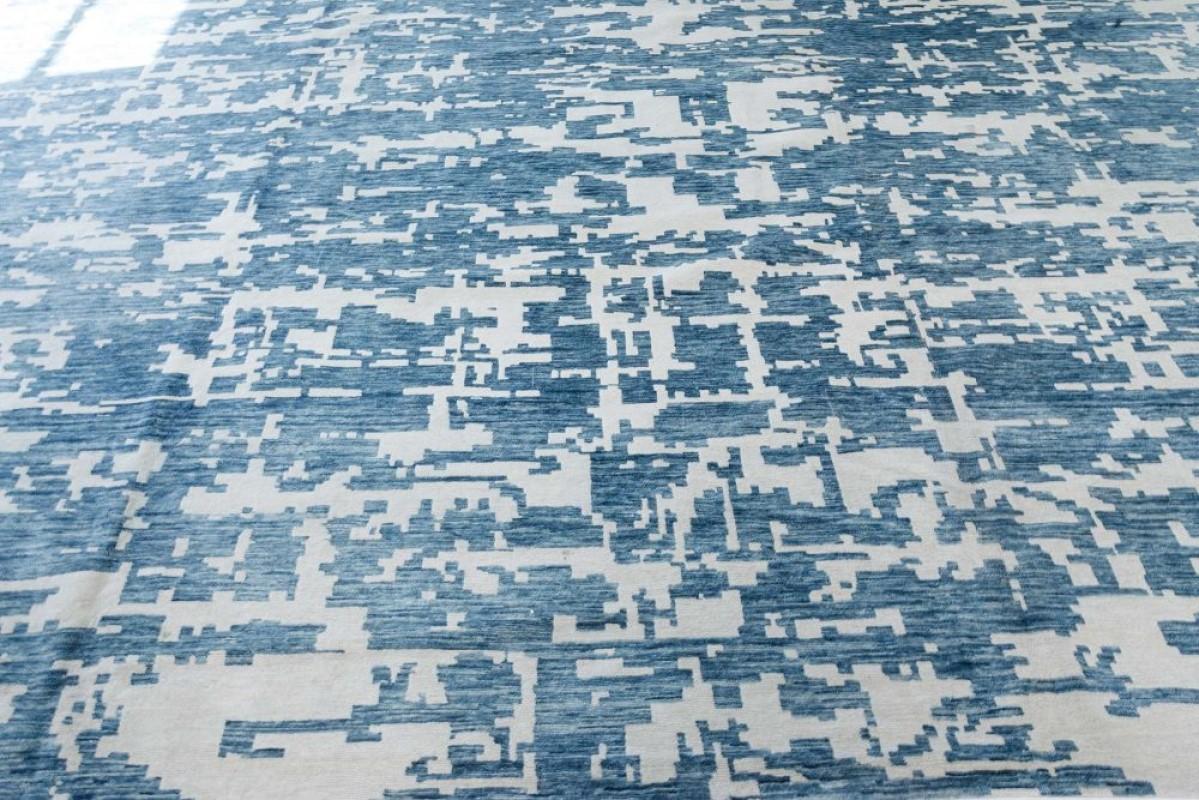 Zeitgenössischer übergroßer blauer, weißer Aqua-Element-Teppich von Doris Leslie Blau (21. Jahrhundert und zeitgenössisch) im Angebot