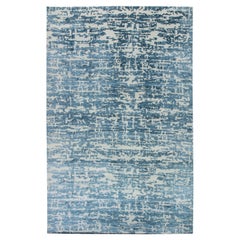 Tapis contemporain surdimensionné bleu et blanc Aqua Element de Doris Leslie Blau