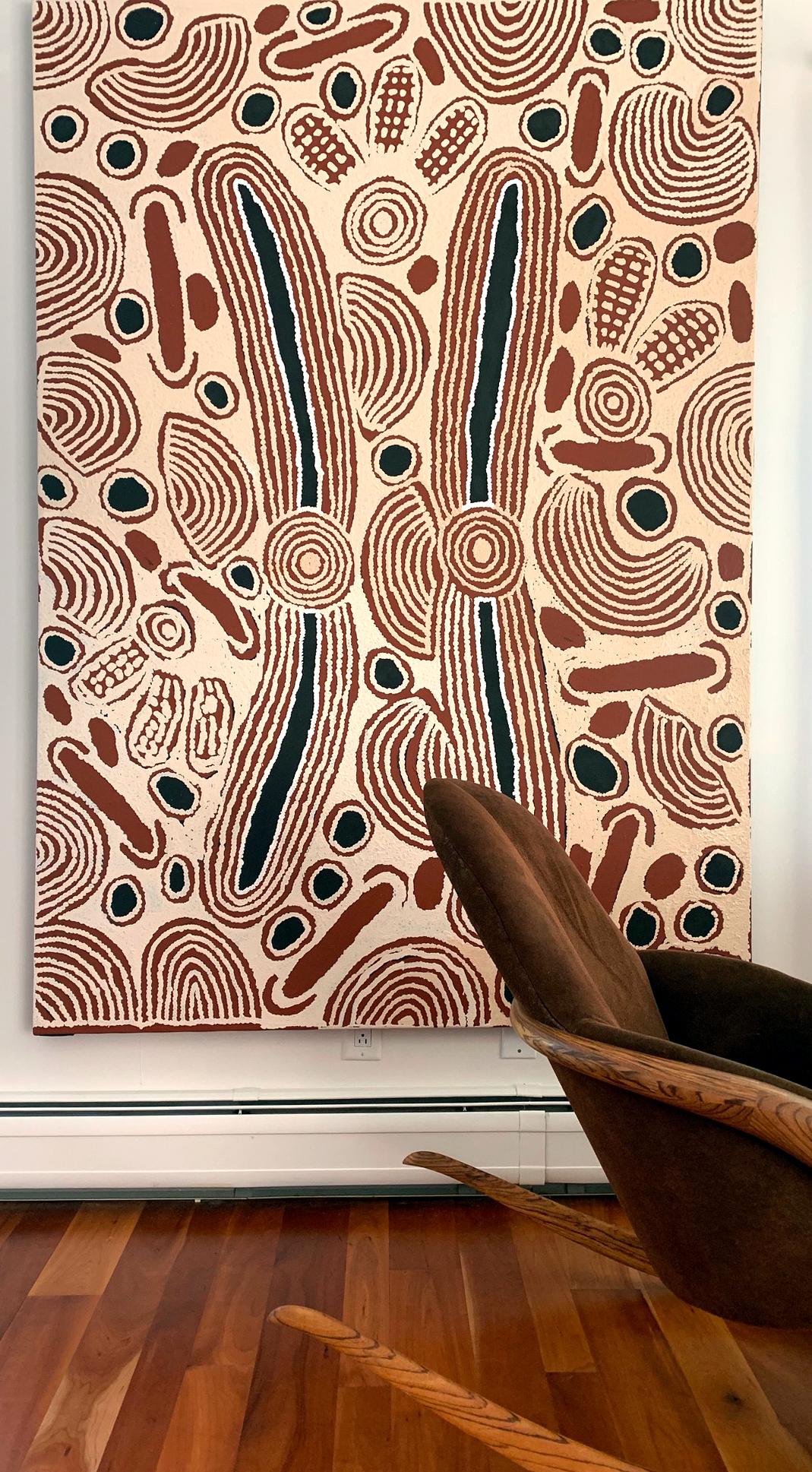 Zeitgenössisches Gemälde der australischen Aborigine-Künstlerin Ningura Napurrula (Leinwand) im Angebot