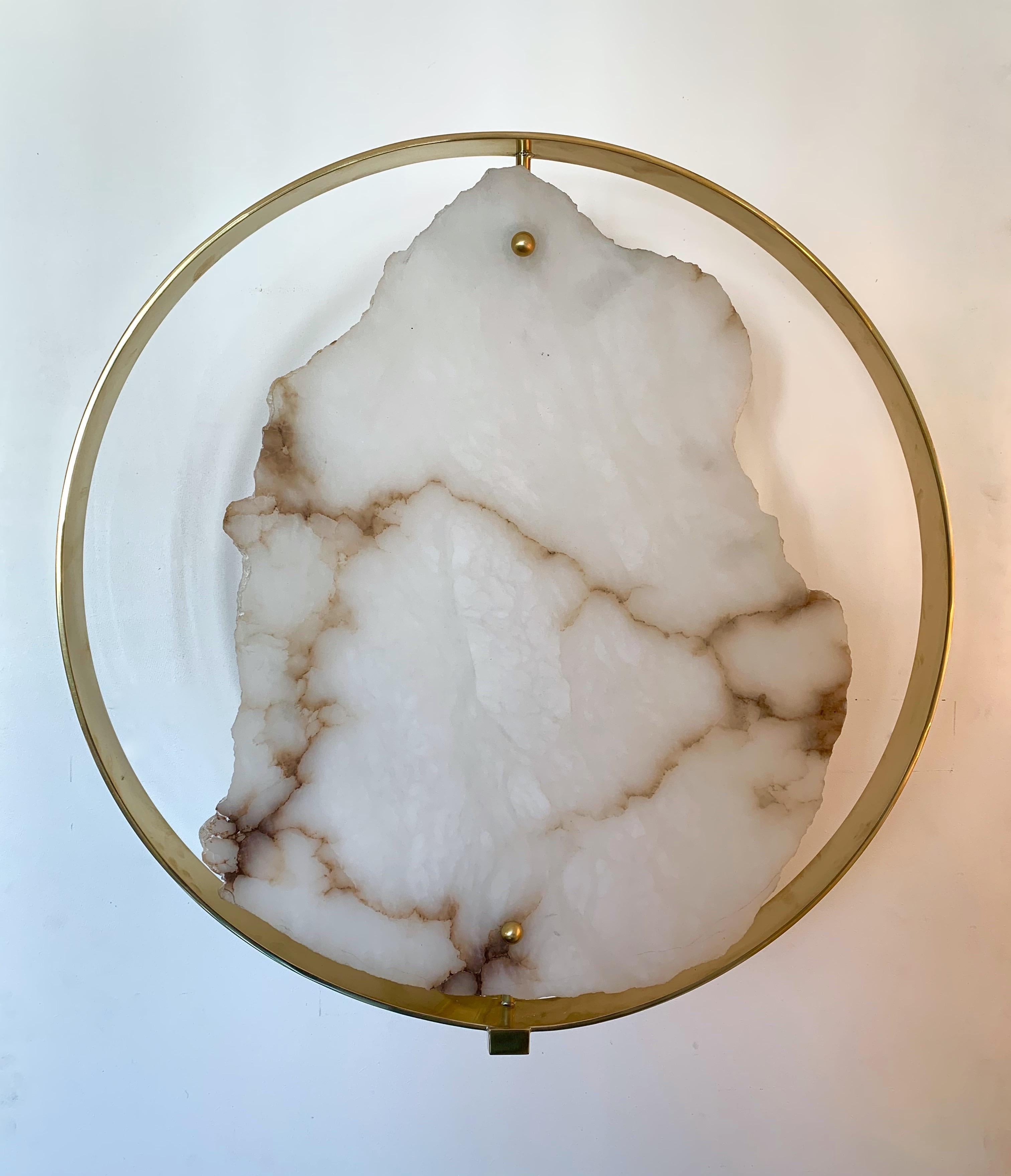 Contemporary pair of Alabaster leaf from Tuscany in a brass circle sconces wall lights. Few exclusive and quality production from a small Italian workshop. Special edition for Stanislas Reboul gallery. Different from marble work.