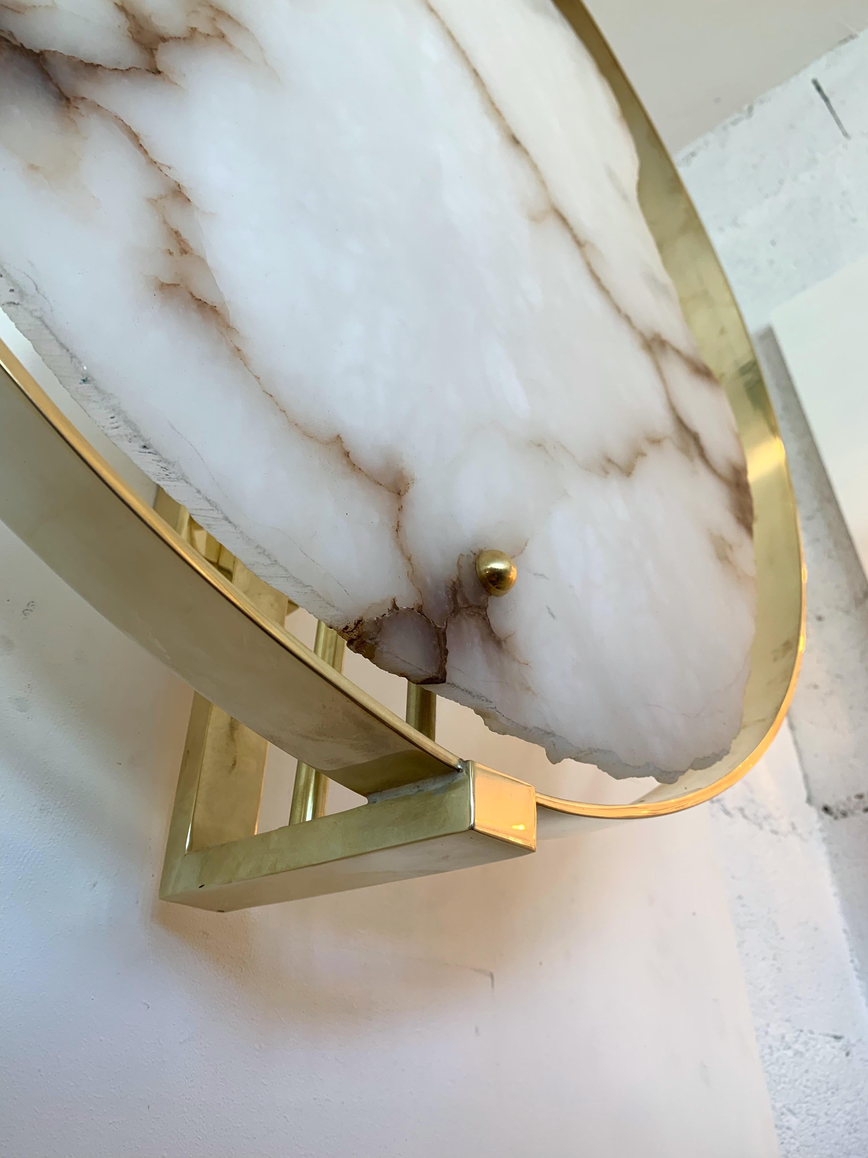 Contemporary Pair of Alabaster Circle Brass Sconces, Italy In New Condition In SAINT-OUEN, FR