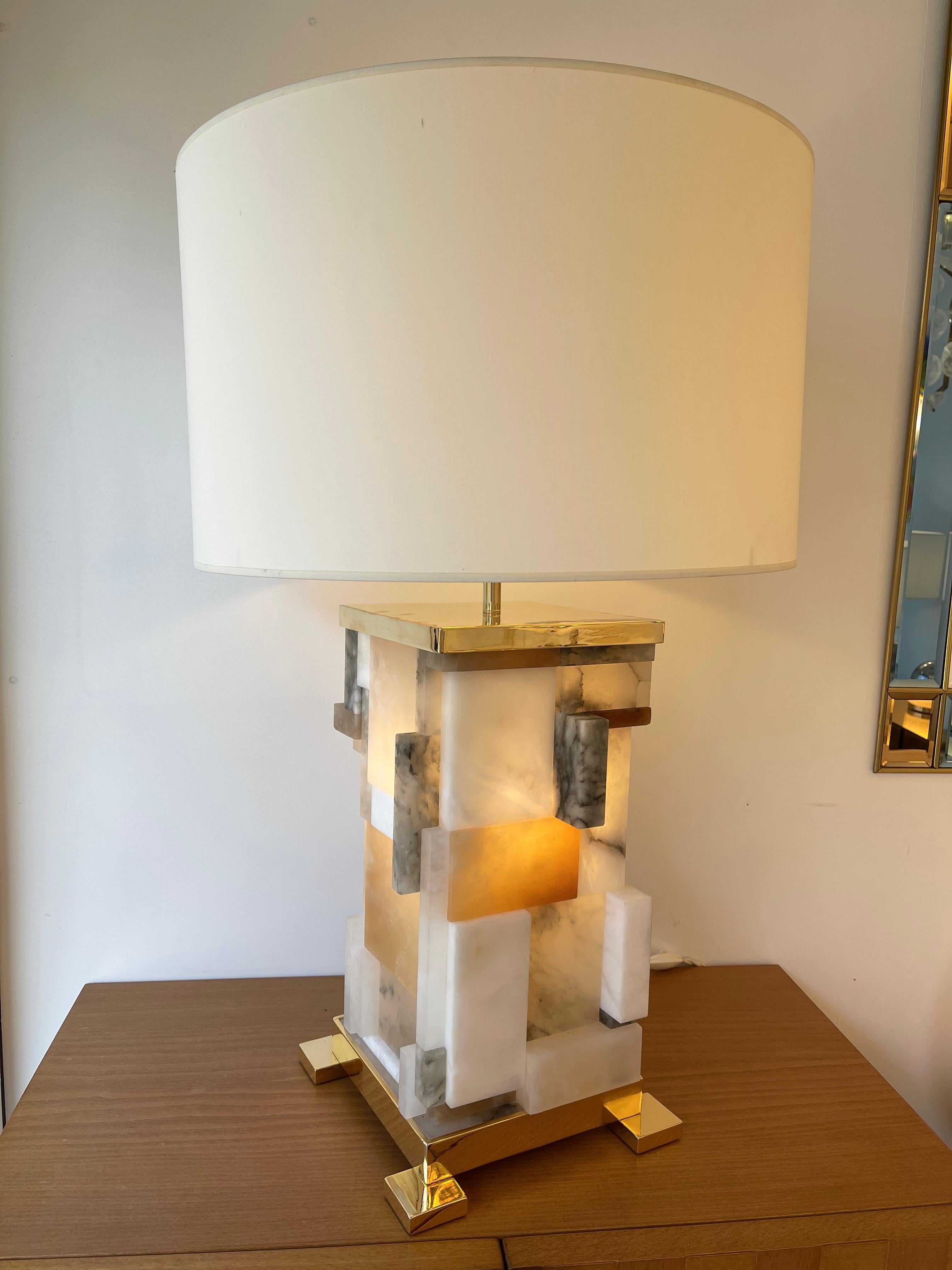 Mid-Century Modern Contemporary Pair of Alabaster Gilt Metal Cubismi Lamps by Cagianelli, Italy
