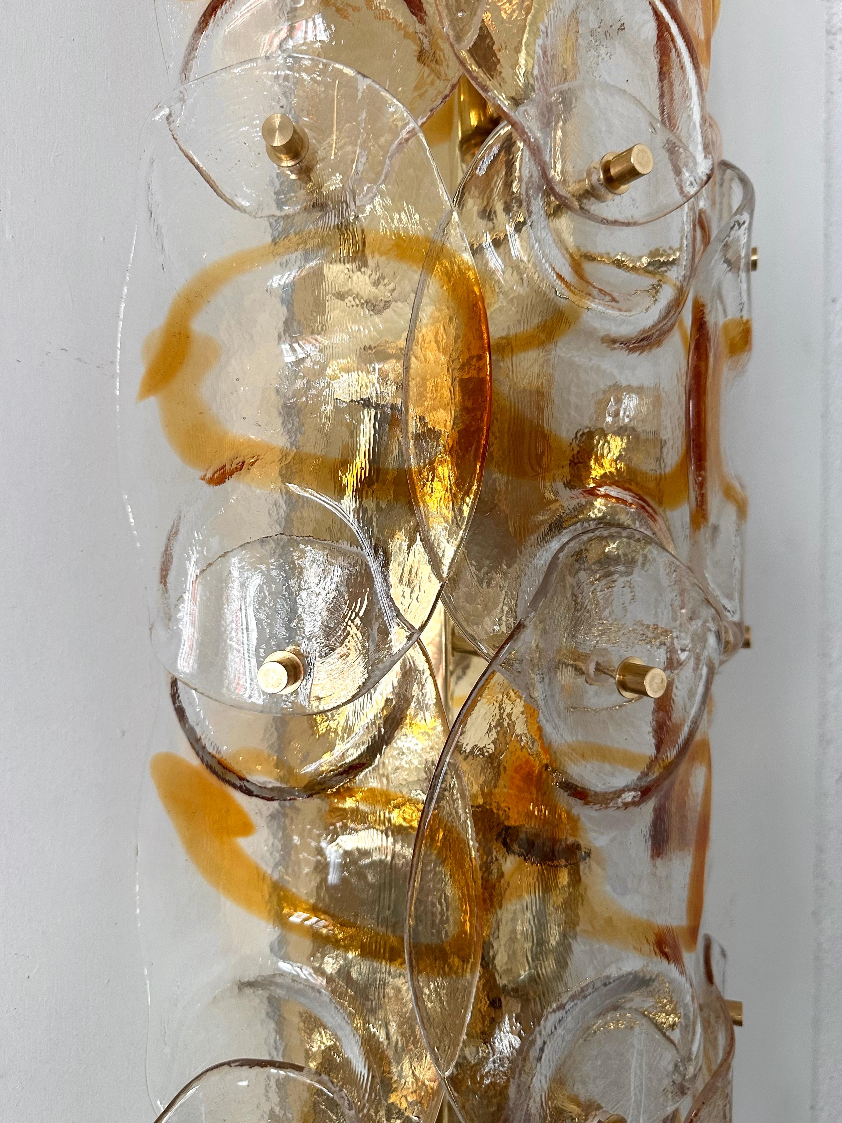 Pareja contemporánea de candelabros de cristal de Murano Pennellate ámbar y latón, Italia en venta 3