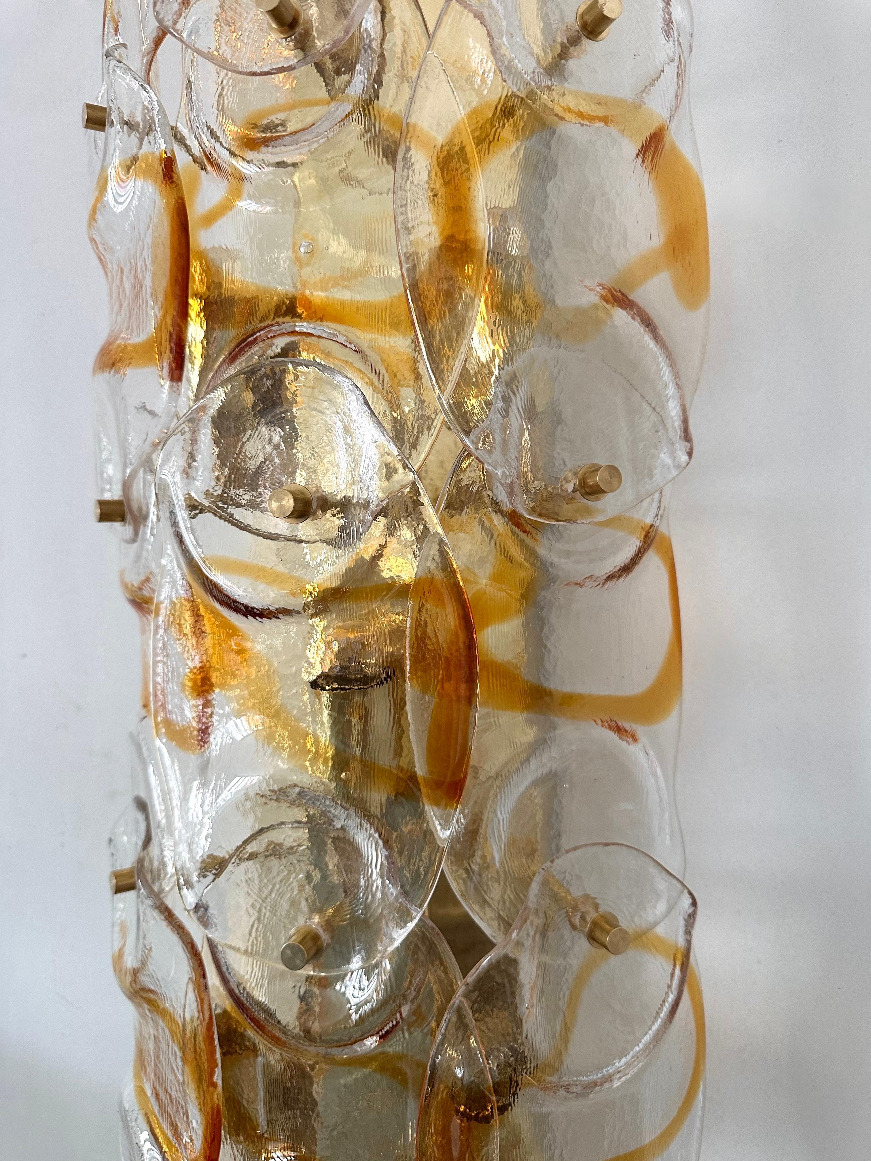 Pareja contemporánea de candelabros de cristal de Murano Pennellate ámbar y latón, Italia en venta 5