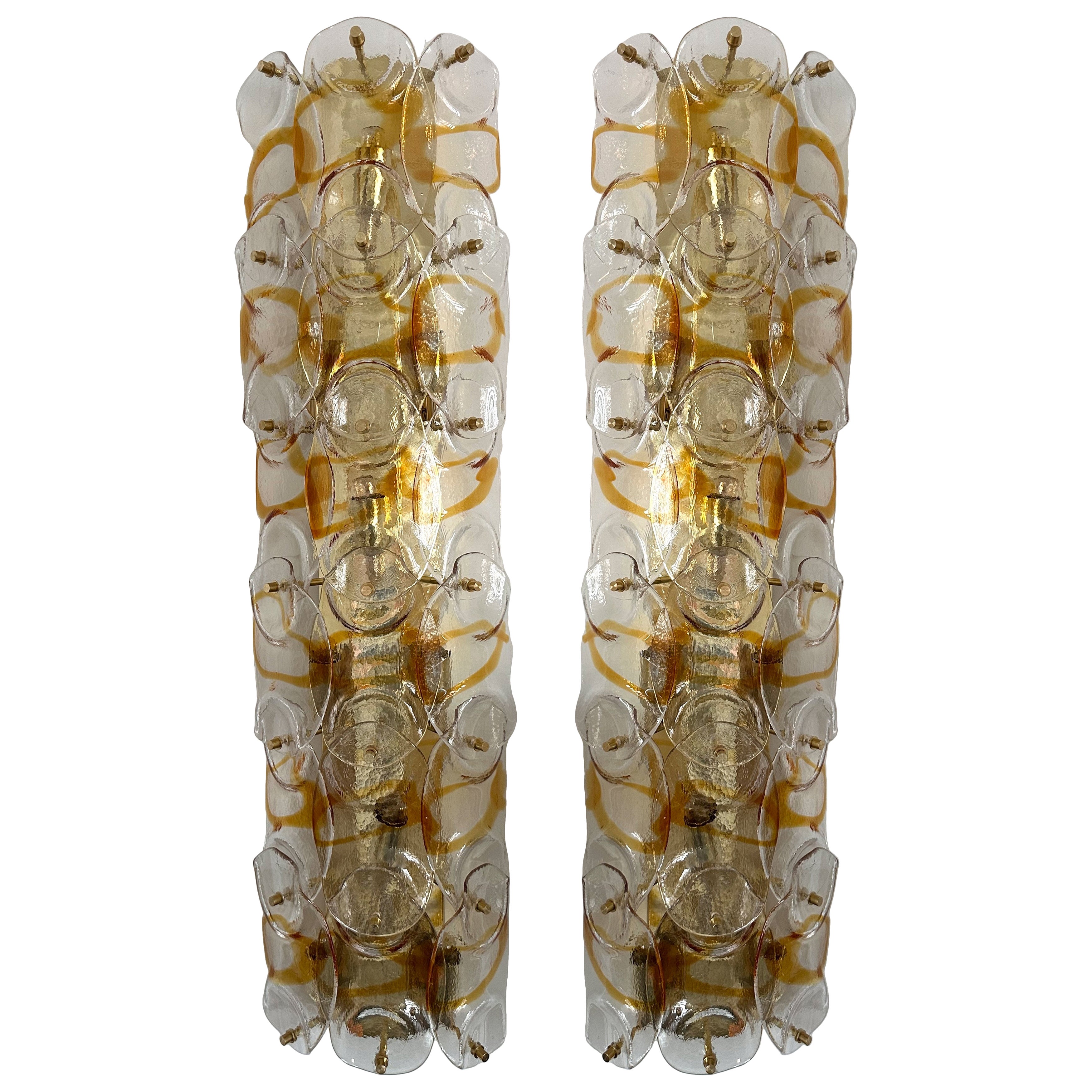Pareja contemporánea de candelabros de cristal de Murano Pennellate ámbar y latón, Italia en venta