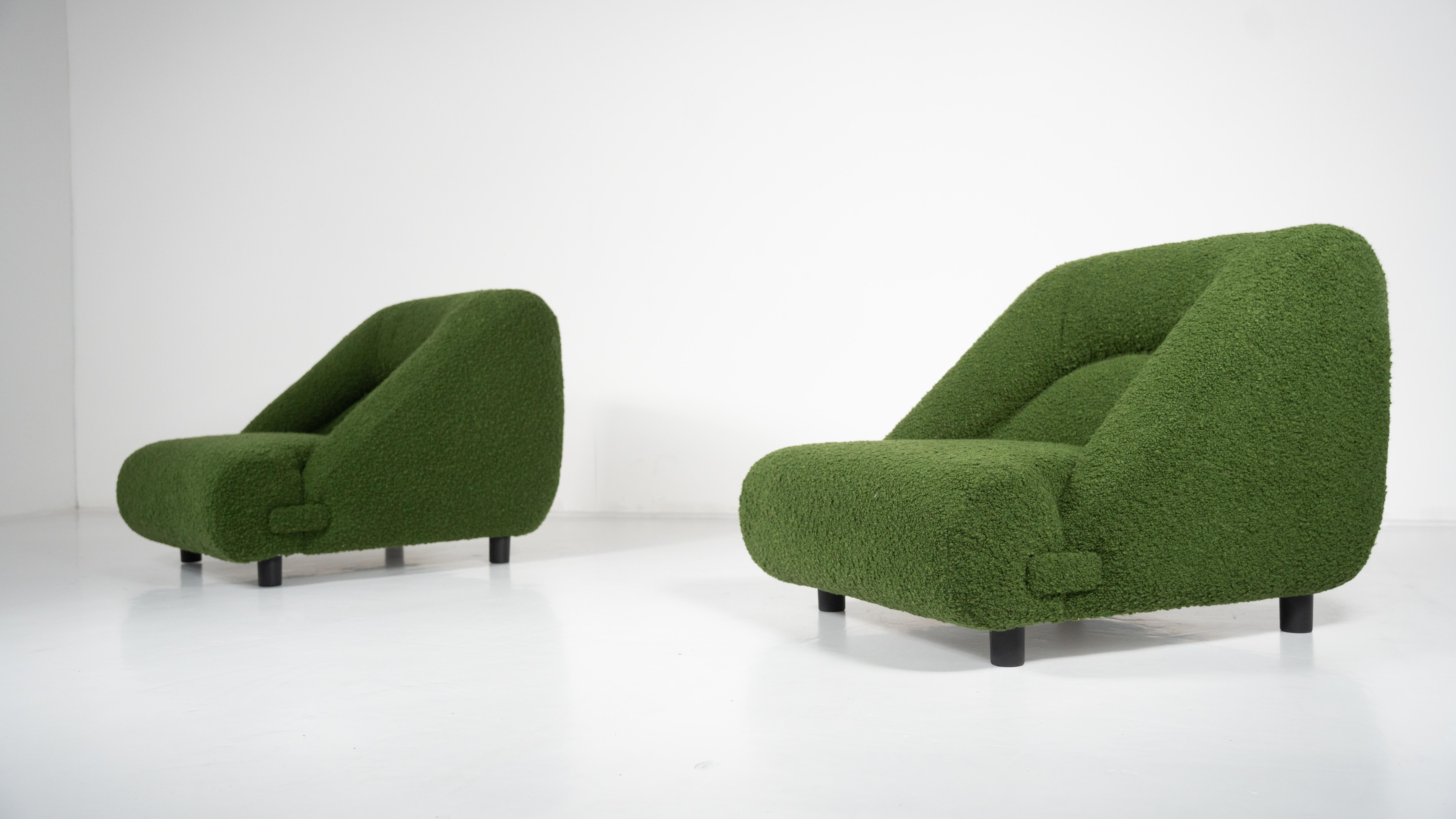 Pareja de sillones contemporáneos con otomana, tapicería verde, Italia en Bueno Estado en Brussels, BE