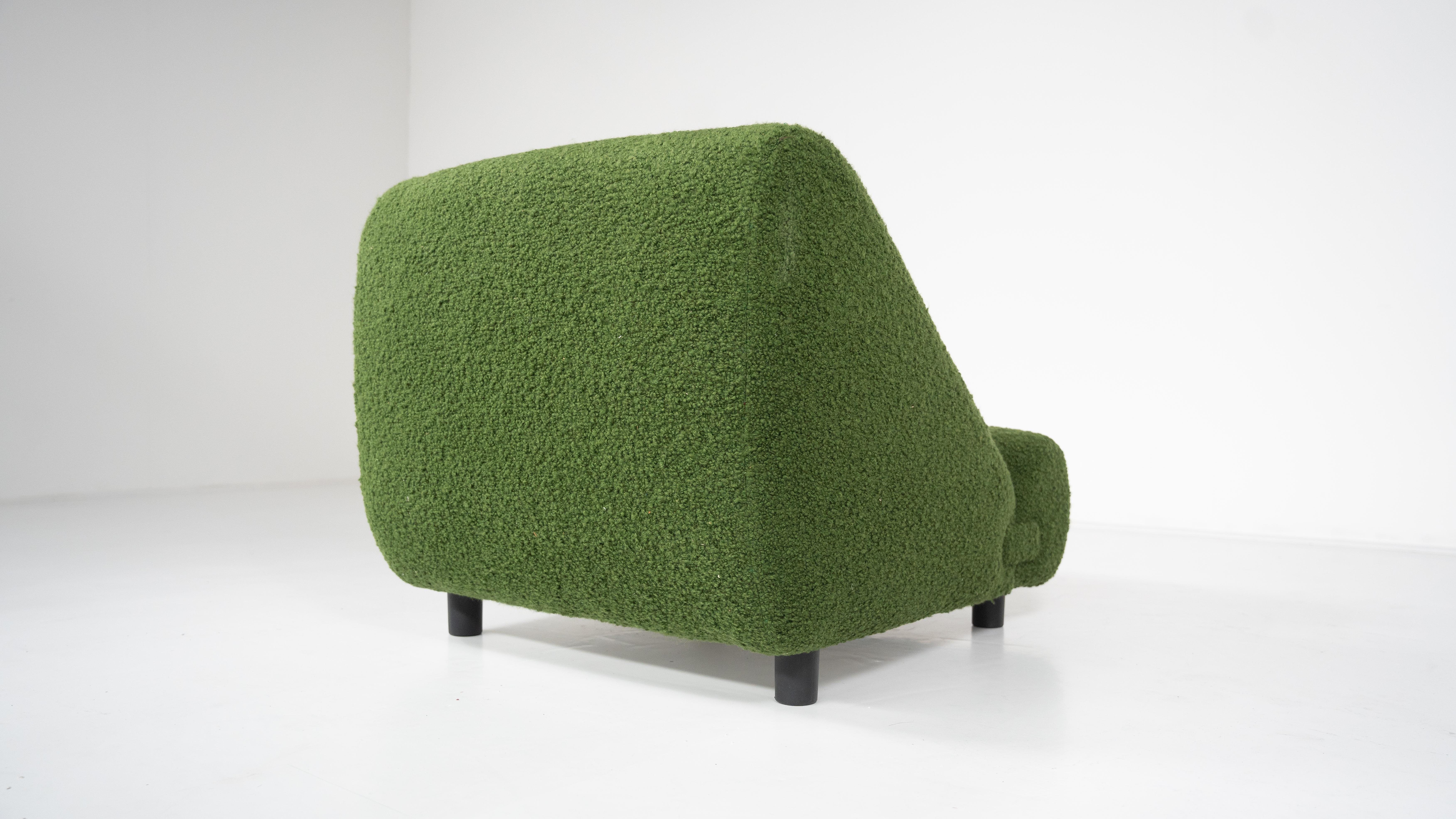 Pareja de sillones contemporáneos con otomana, tapicería verde, Italia 1