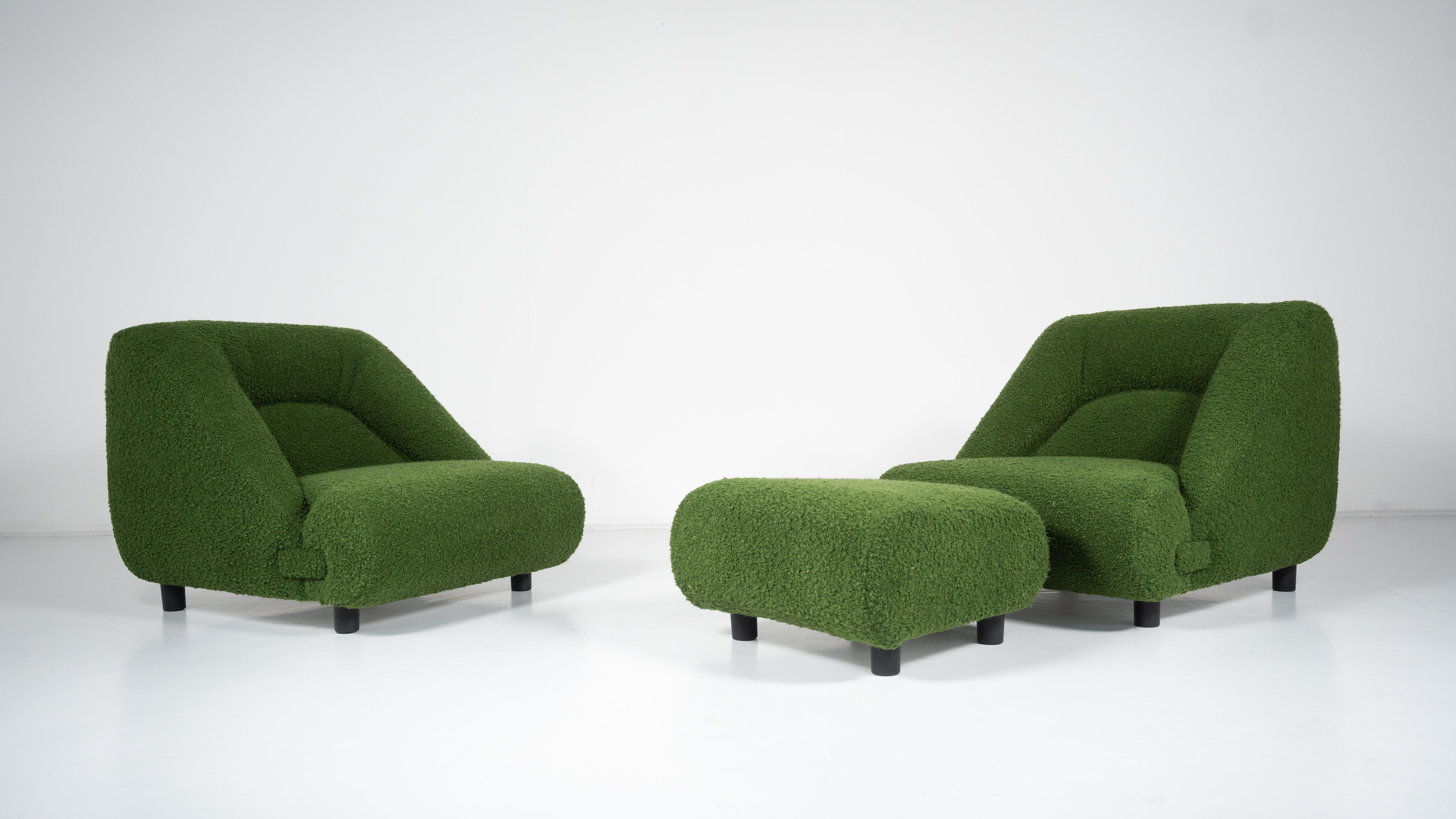 Pareja de sillones contemporáneos con otomana, tapicería verde, Italia 2