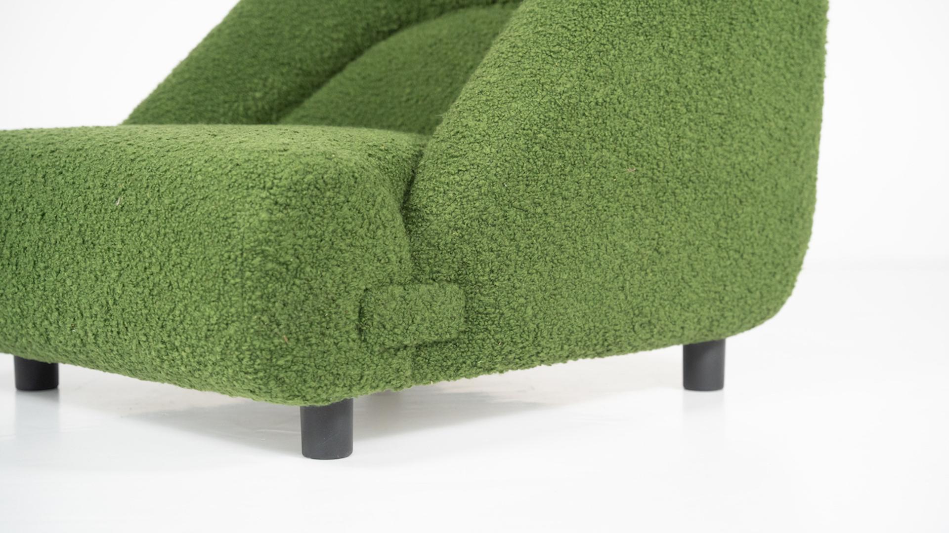 Pareja de sillones contemporáneos con otomana, tapicería verde, Italia 3