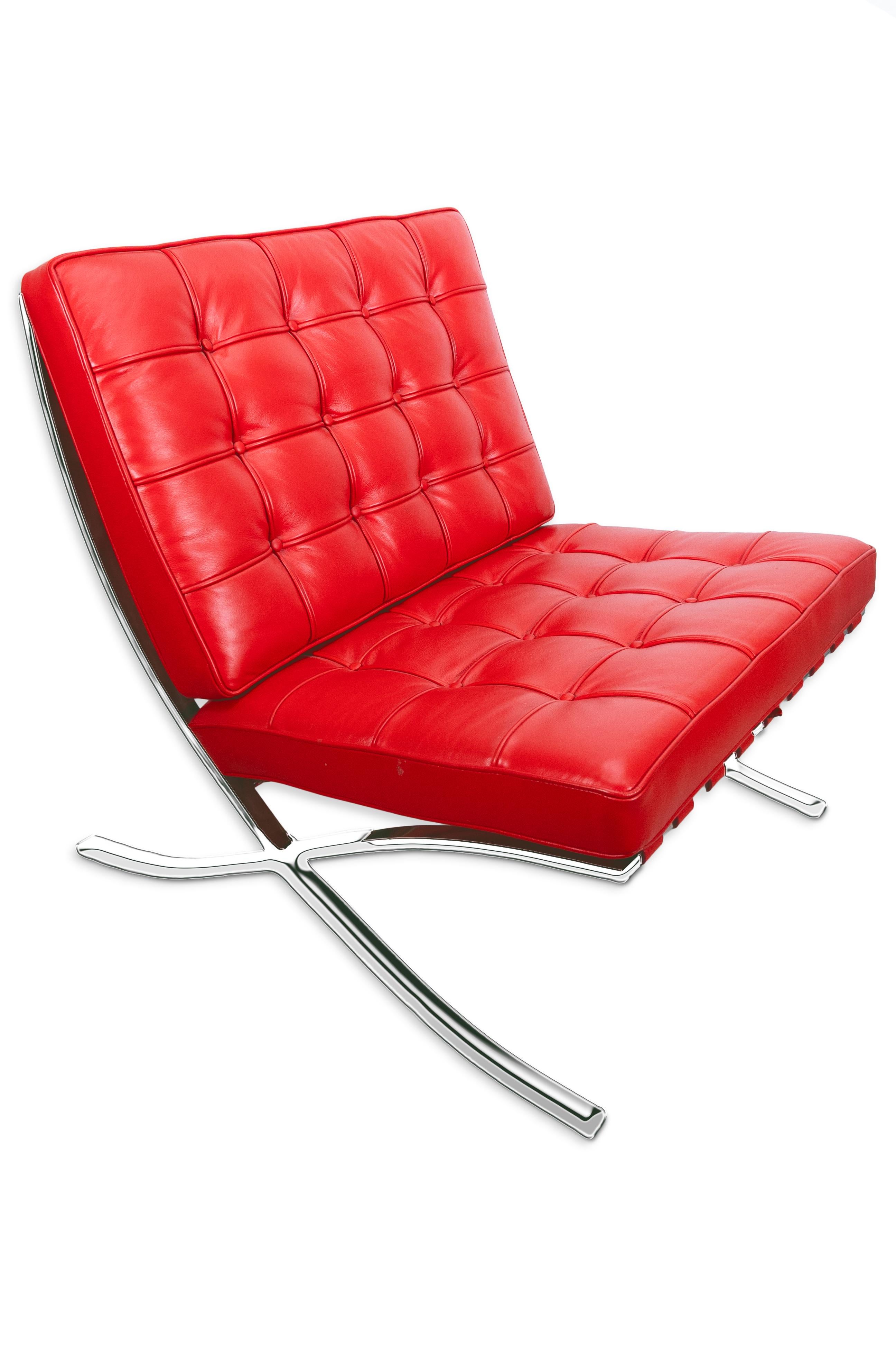 Moderno Coppia di sedie da salotto in stile contemporaneo in pelle rossa Ferrari e cromo in vendita