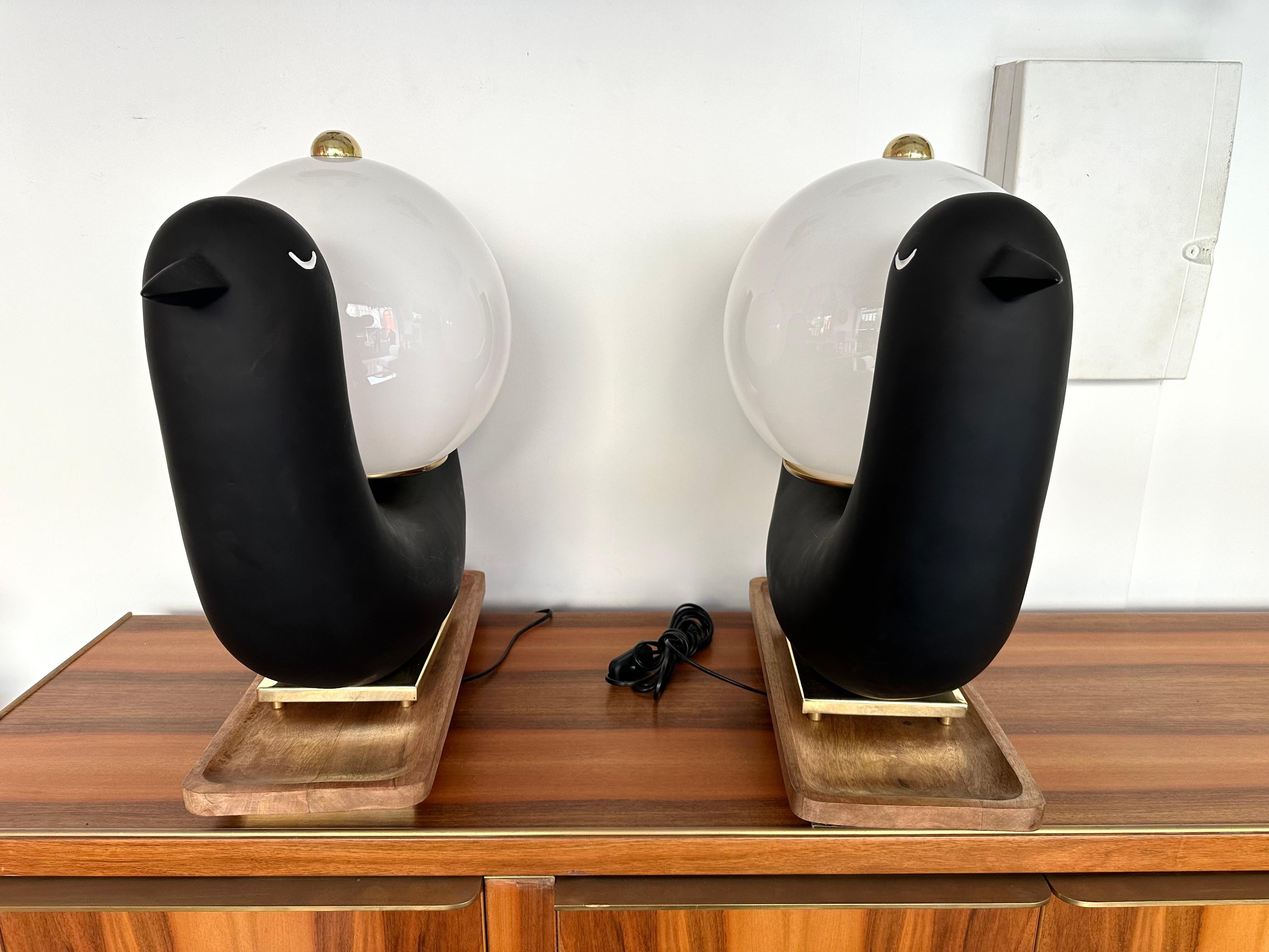 Paire de lampes-oiseaux contemporaines Verre opalin de Murano Laiton et Wood, Italie en vente 5