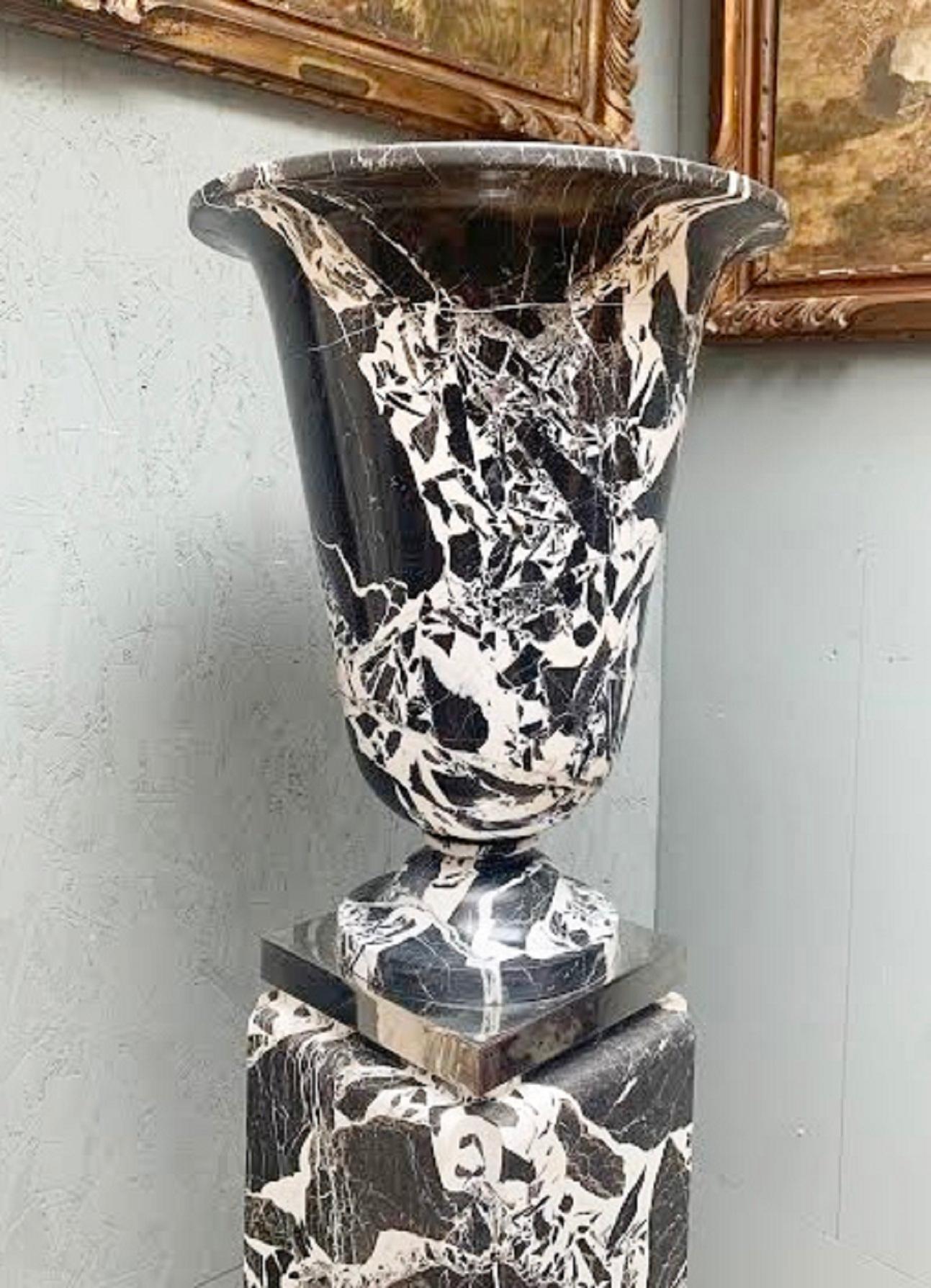 Contemporary pair of black marble vase signed Grégory Di Domenico.