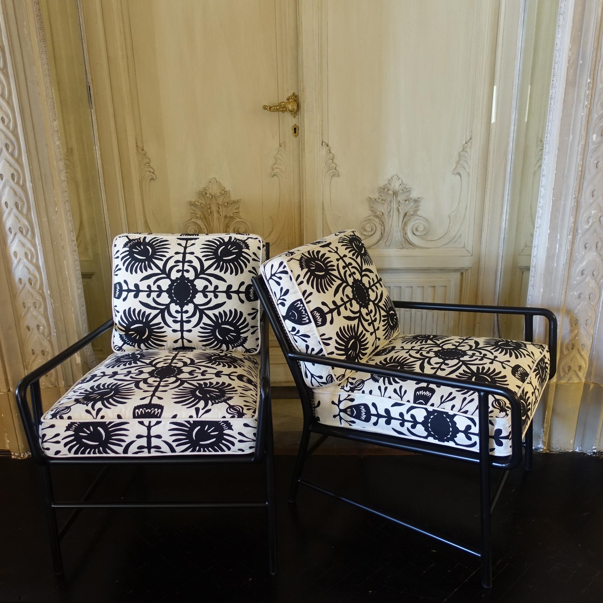 Italian Contemporary Pair of Black Metal Armchairs and Black and White Printed Fabric