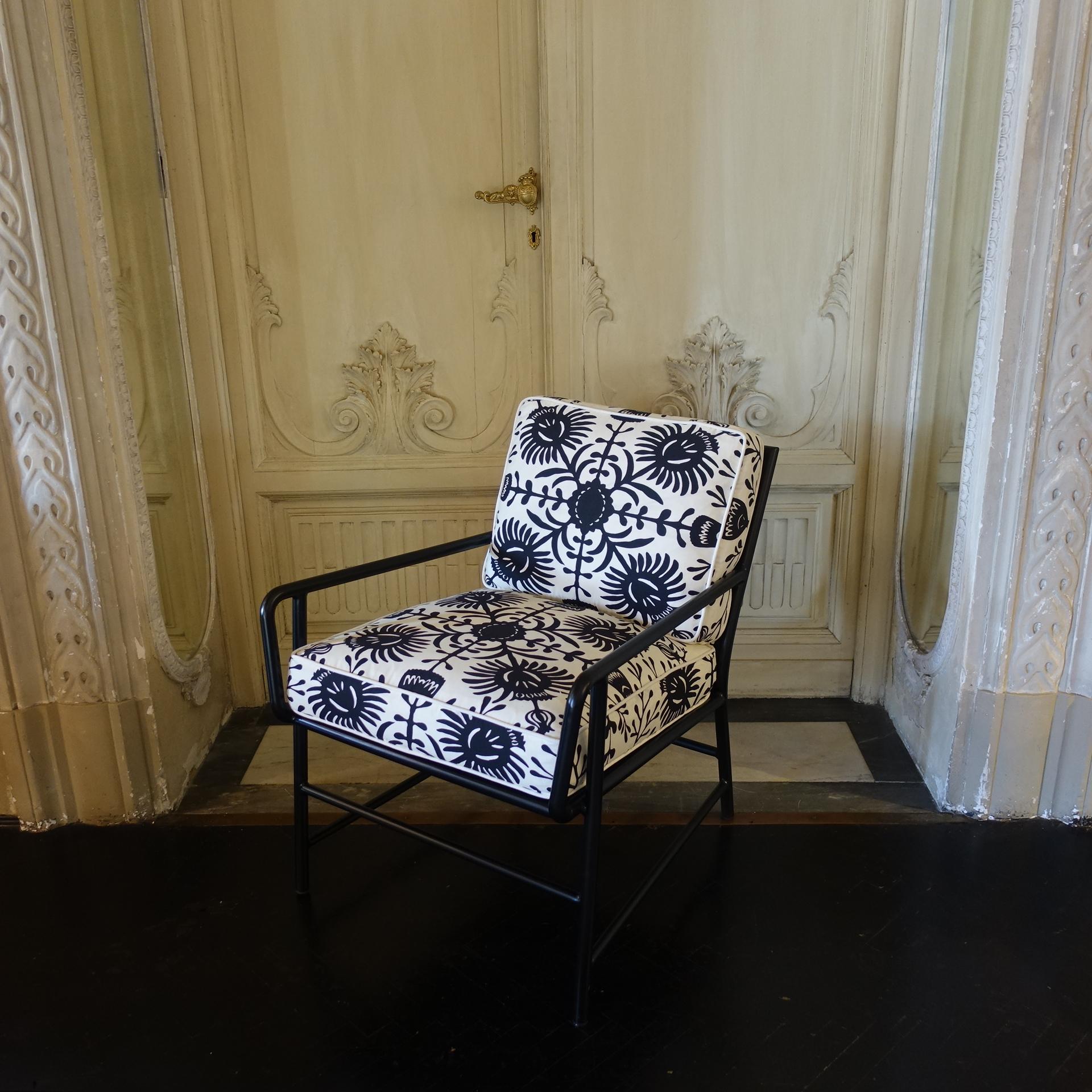 Contemporary Pair of Black Metal Armchairs and Black and White Printed Fabric In New Condition In Firenze, IT