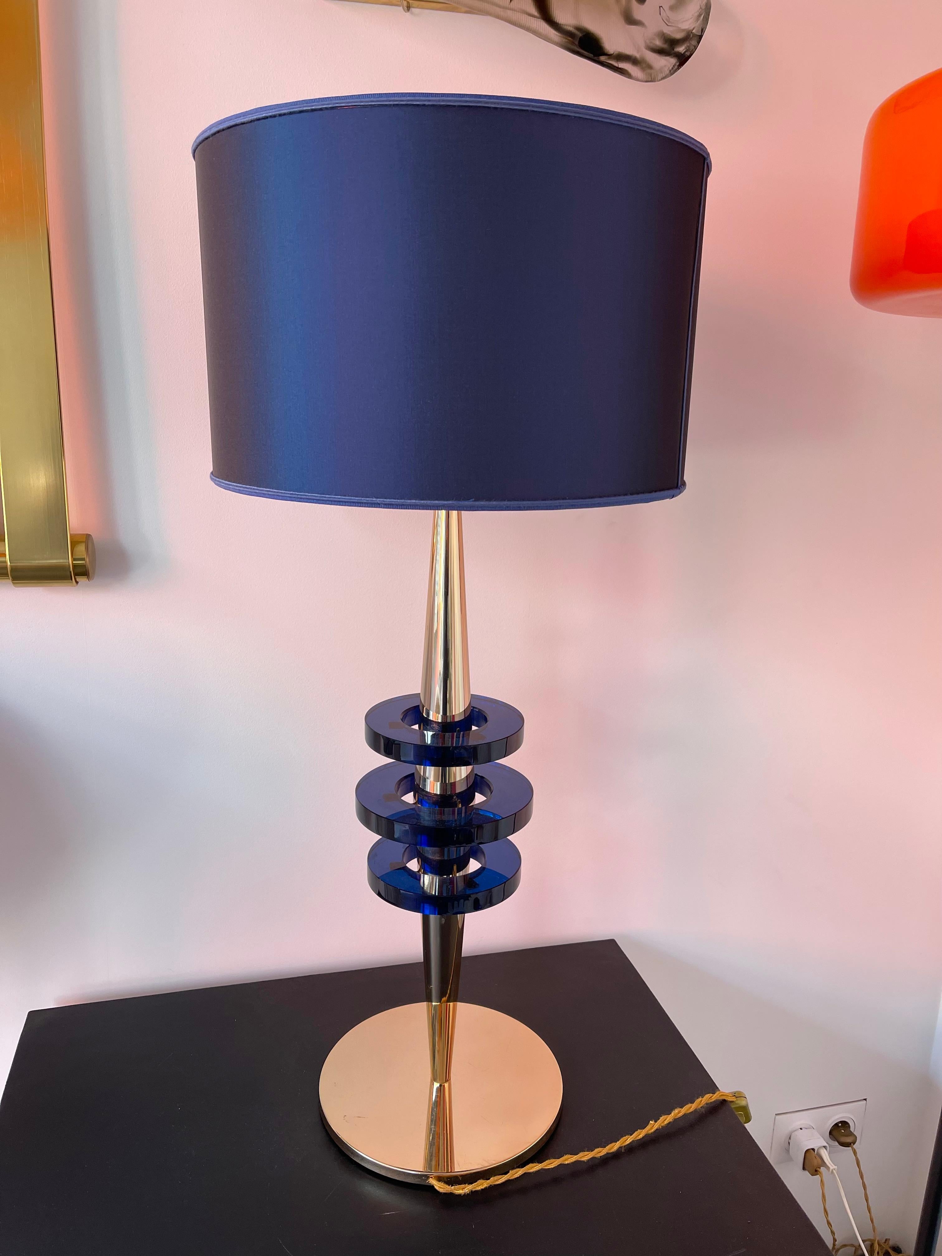 Contemporary Pair of Brass and Blue Murano Glass Disc Lamps, Italy 7