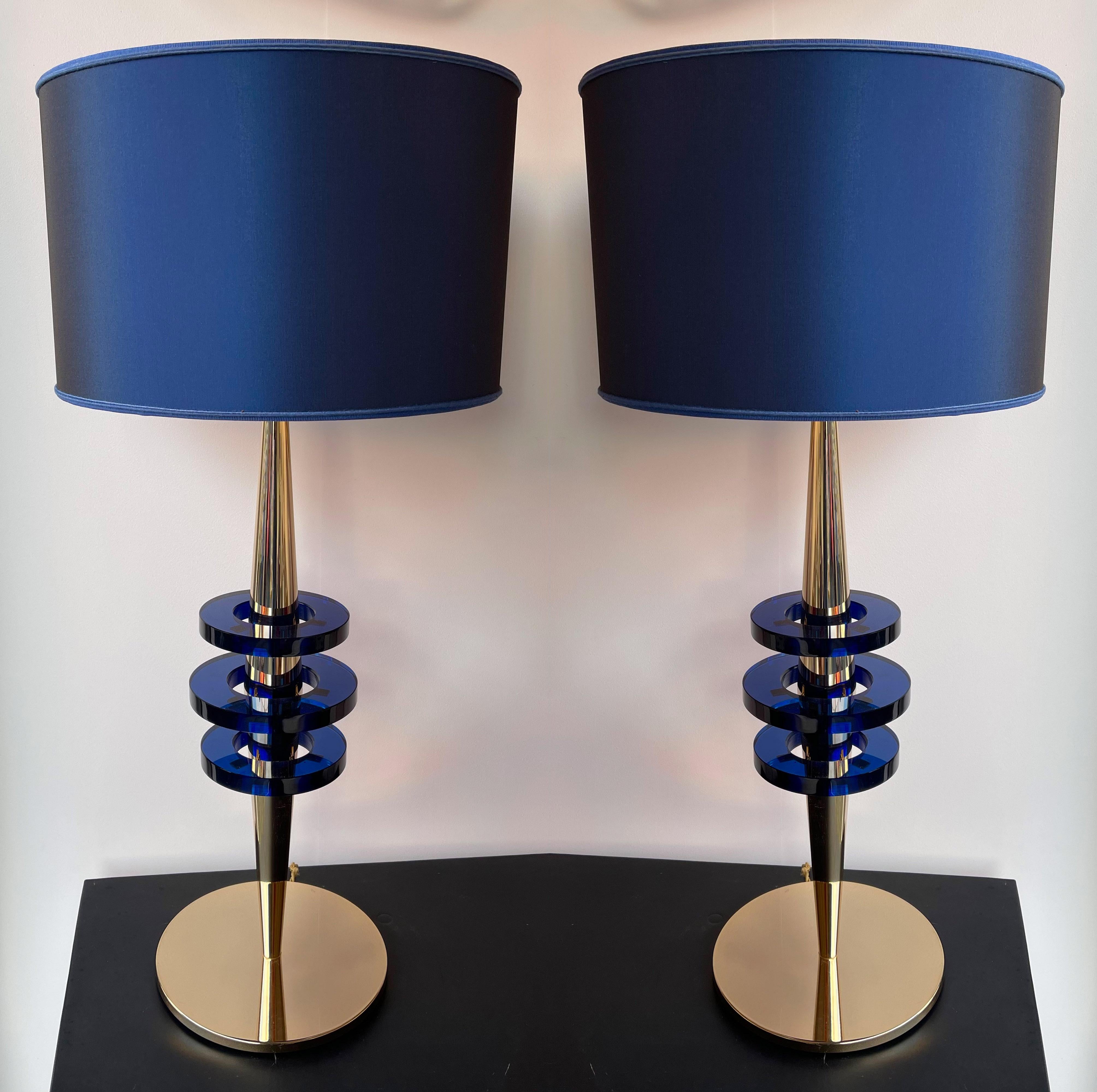 Contemporary Pair of Brass and Blue Murano Glass Disc Lamps, Italy 8