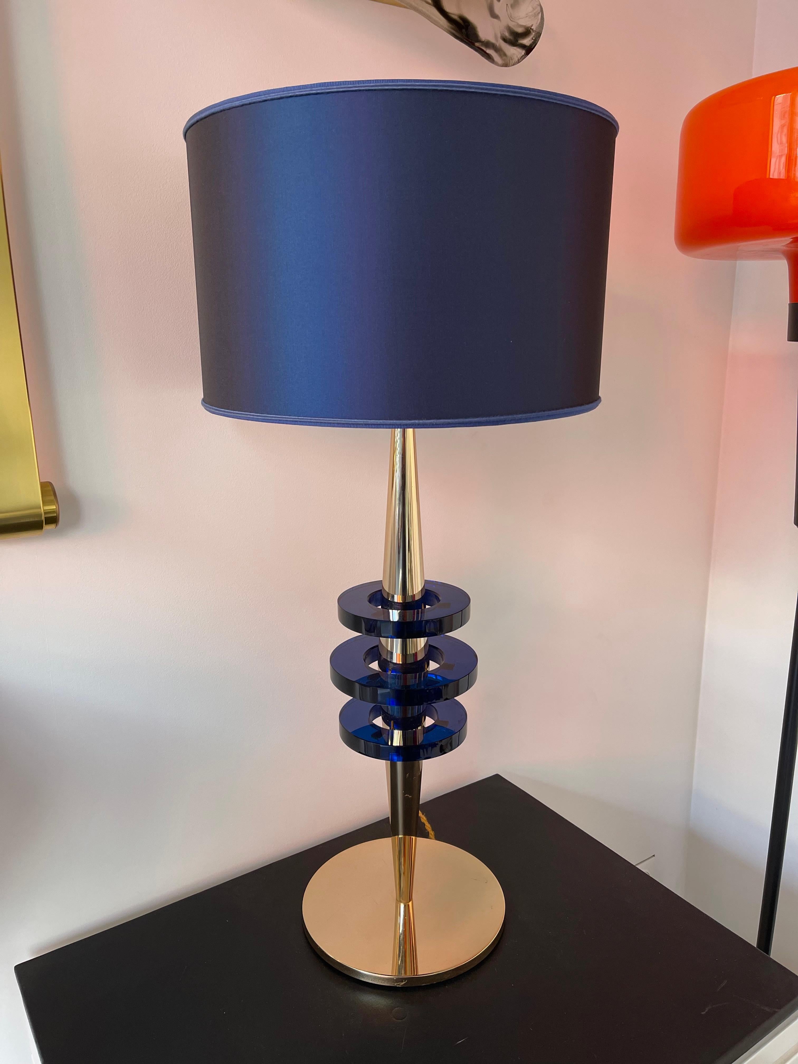 Italian Contemporary Pair of Brass and Blue Murano Glass Disc Lamps, Italy