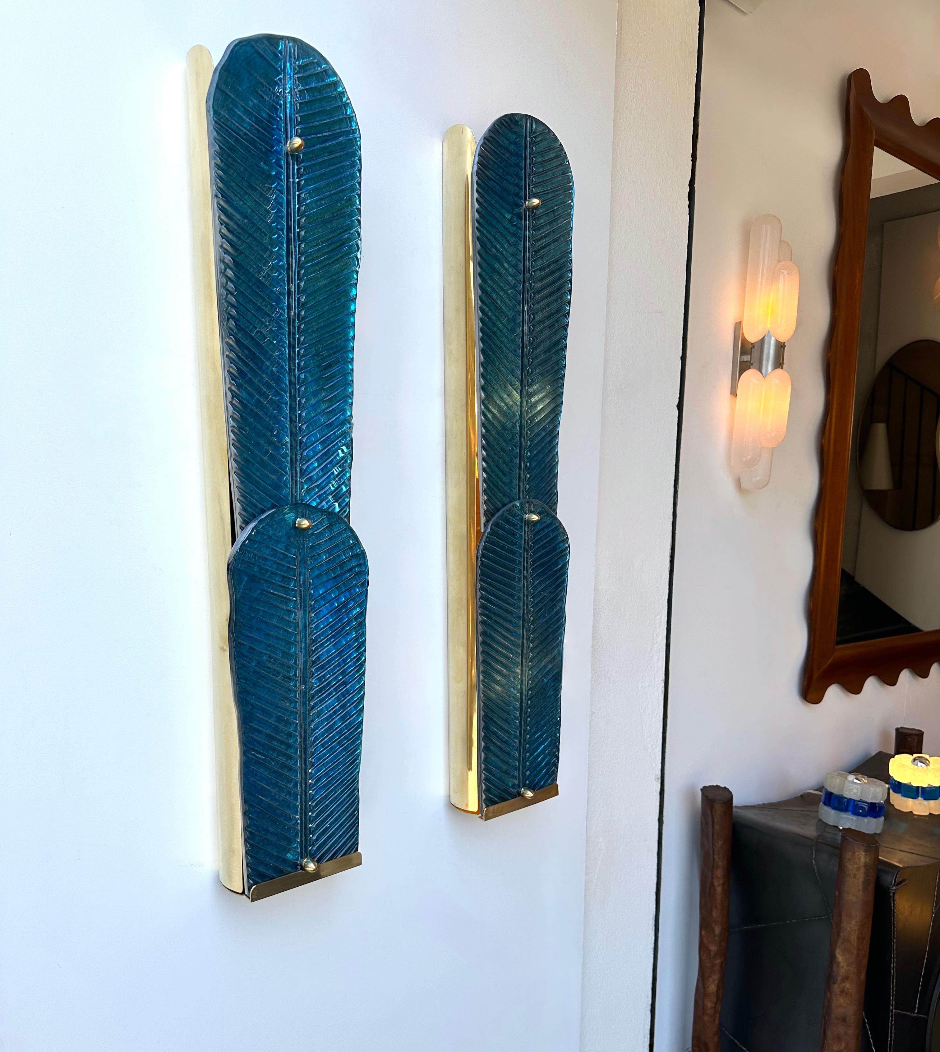 Contemporary Pair of Brass and Blue Murano Glass Palm Tree Sconces, Italy For Sale 6