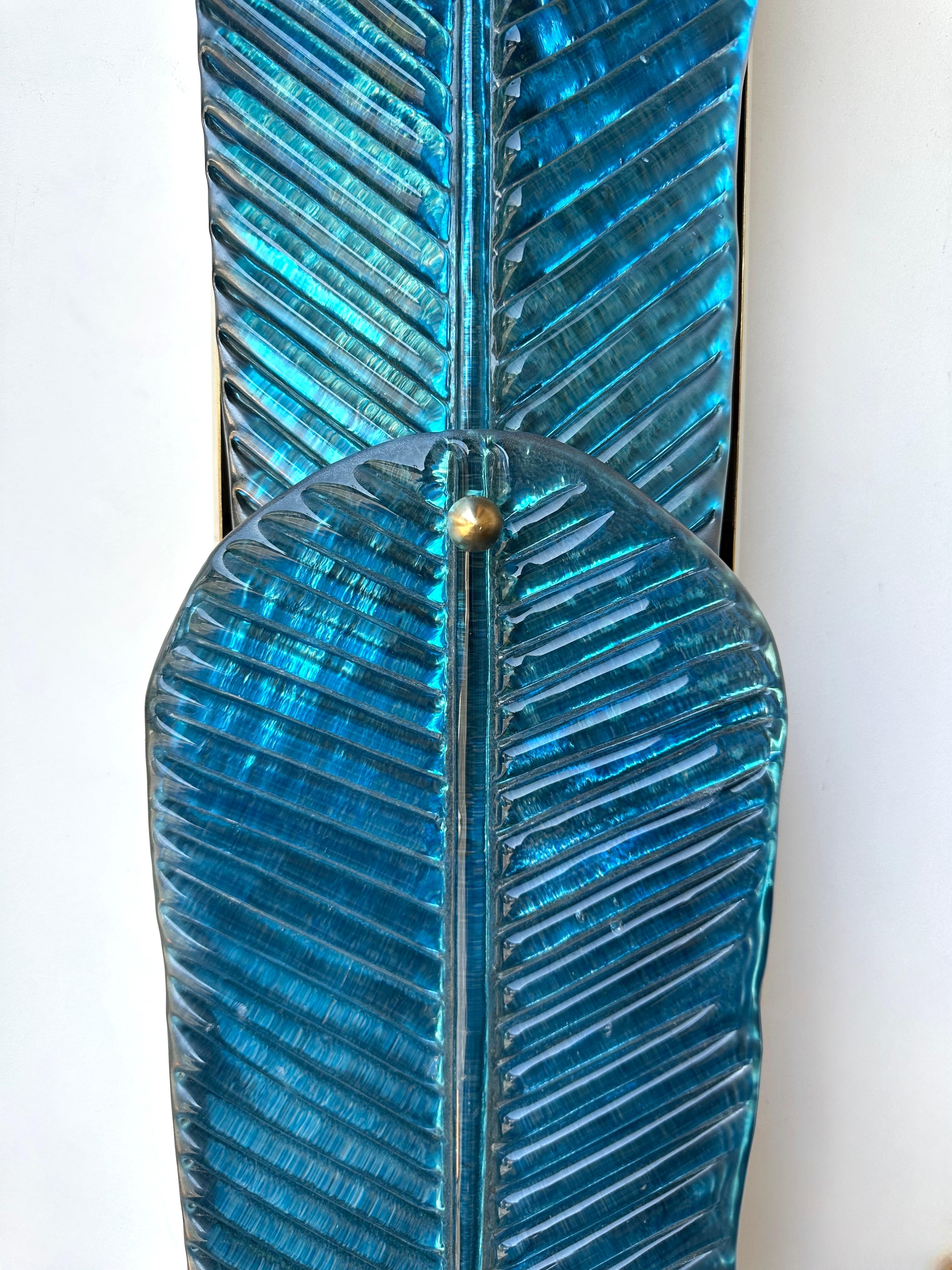 Contemporary Pair of Brass and Blue Murano Glass Palm Tree Sconces, Italy In New Condition For Sale In SAINT-OUEN, FR