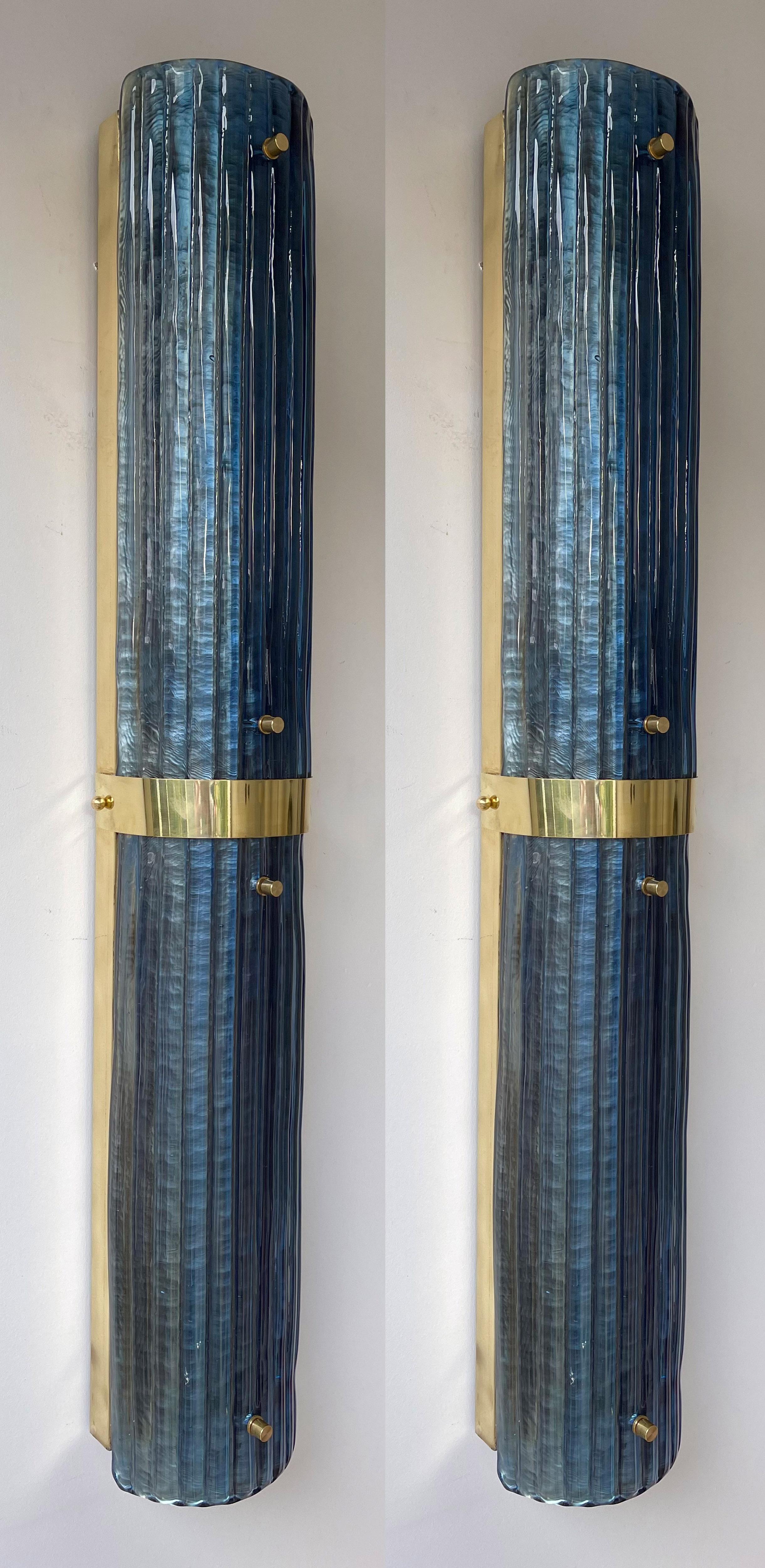 Contemporary Pair of Brass and Blue Murano Glass Sconces, Italy In New Condition In SAINT-OUEN, FR