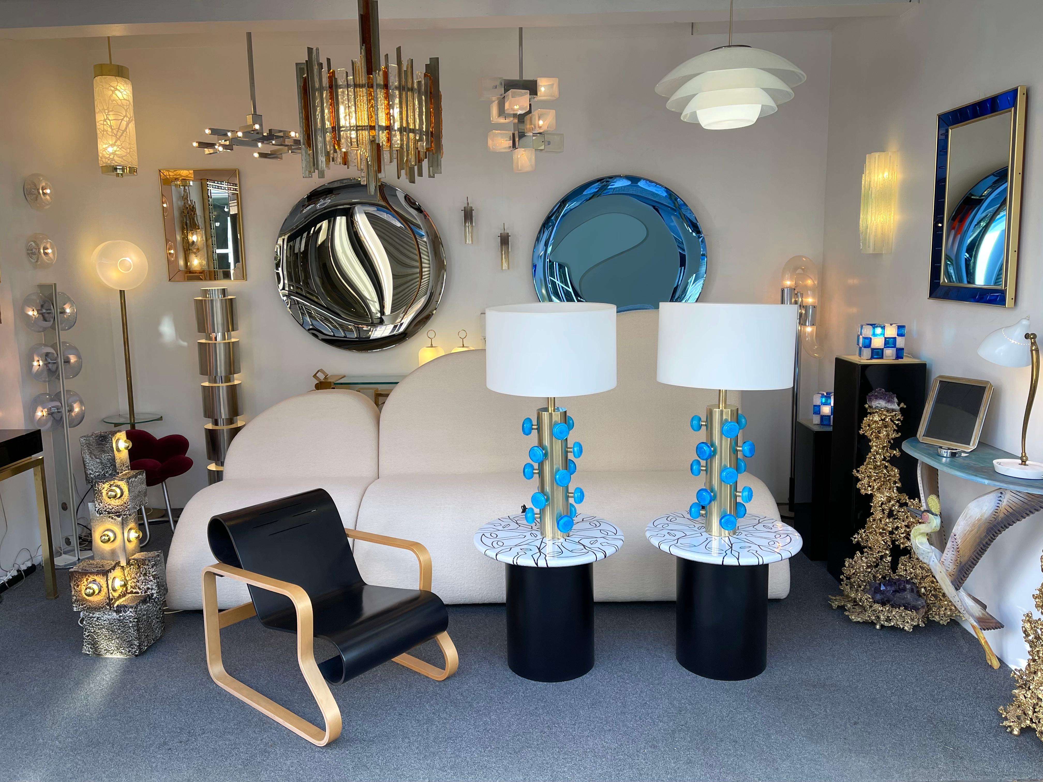 Zeitgenössisches Paar Spirallampen aus Messing und blauem Muranoglas, Italien im Angebot 6