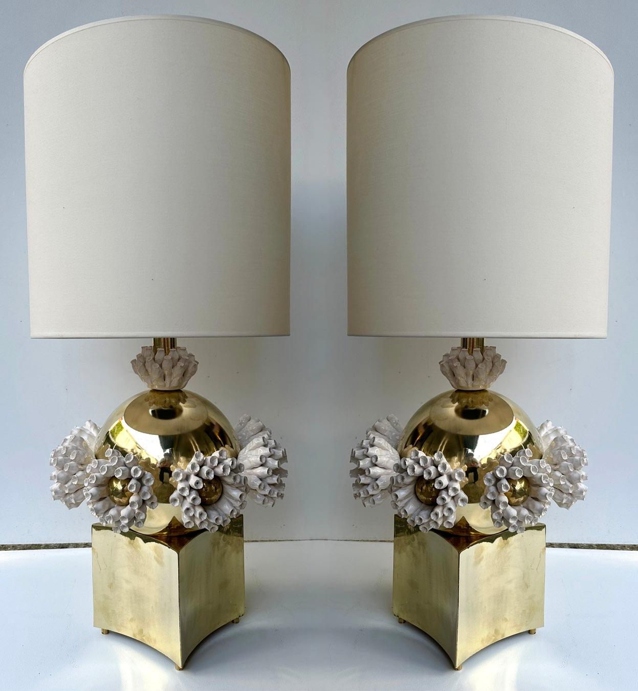 Pair of table or bedside brass lamps with anemone ceramic terracotta decor. Contemporary work from a small italian artisanal workshop in a Mid-Century Modern Space Age Hollywood Regency mood

Measurements indicated in description with demo