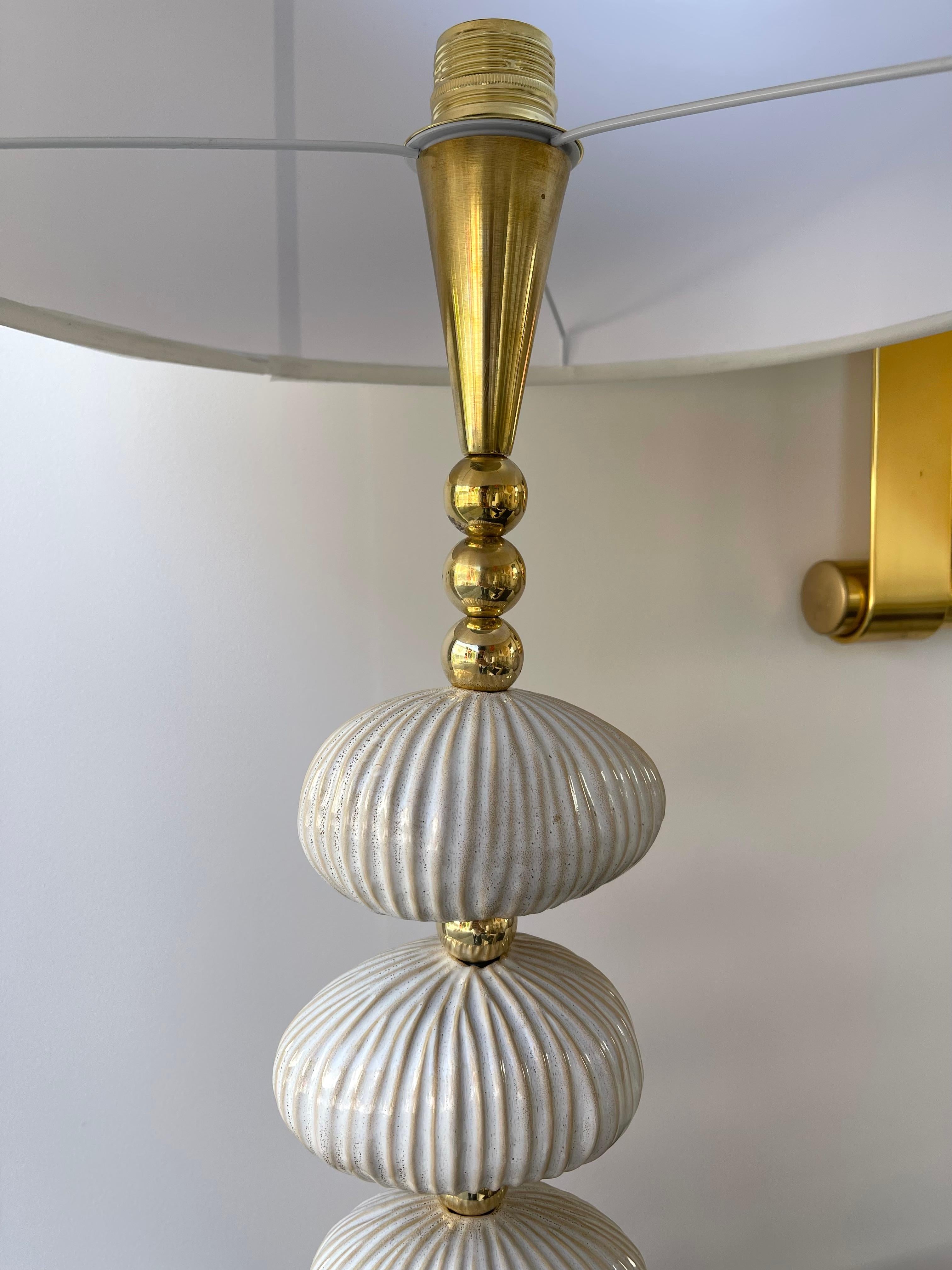 Contemporary Pair of Brass and Ceramic Lamps, Italy For Sale 3