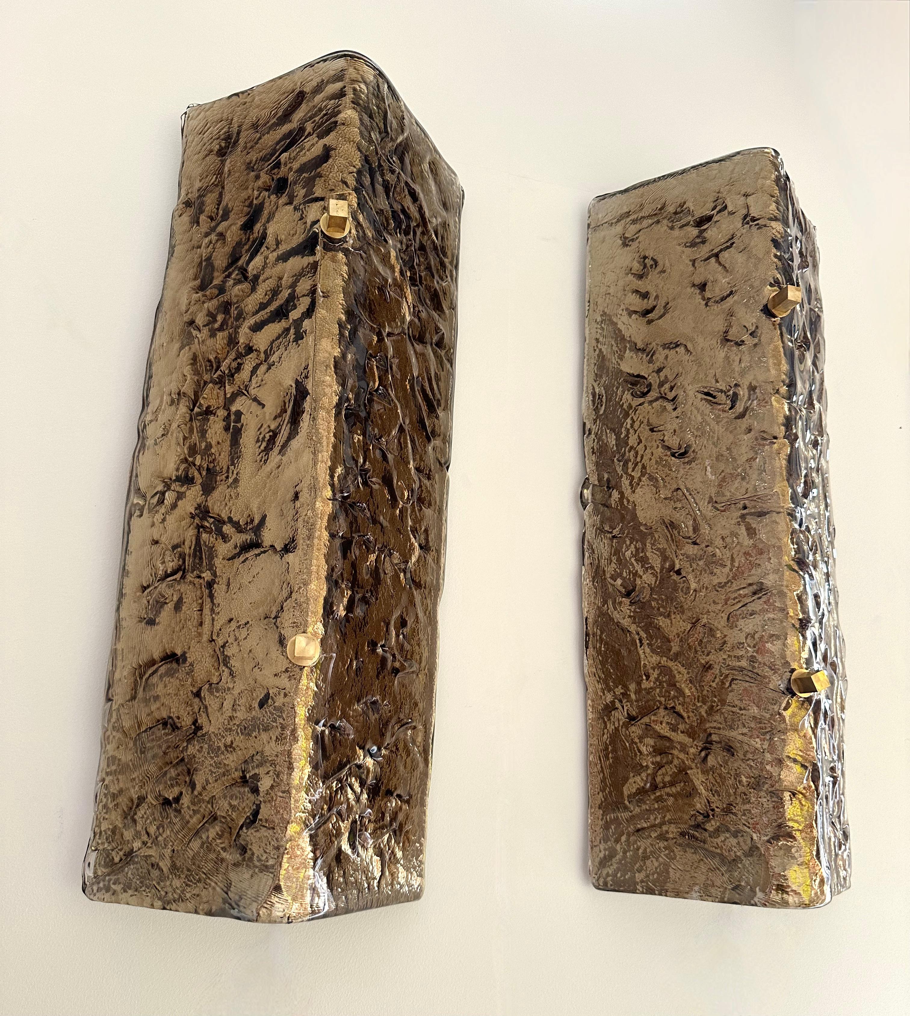 Contemporary Pair of Brass and Cola Folded Leaf Murano Glass Sconces, Italy For Sale 6