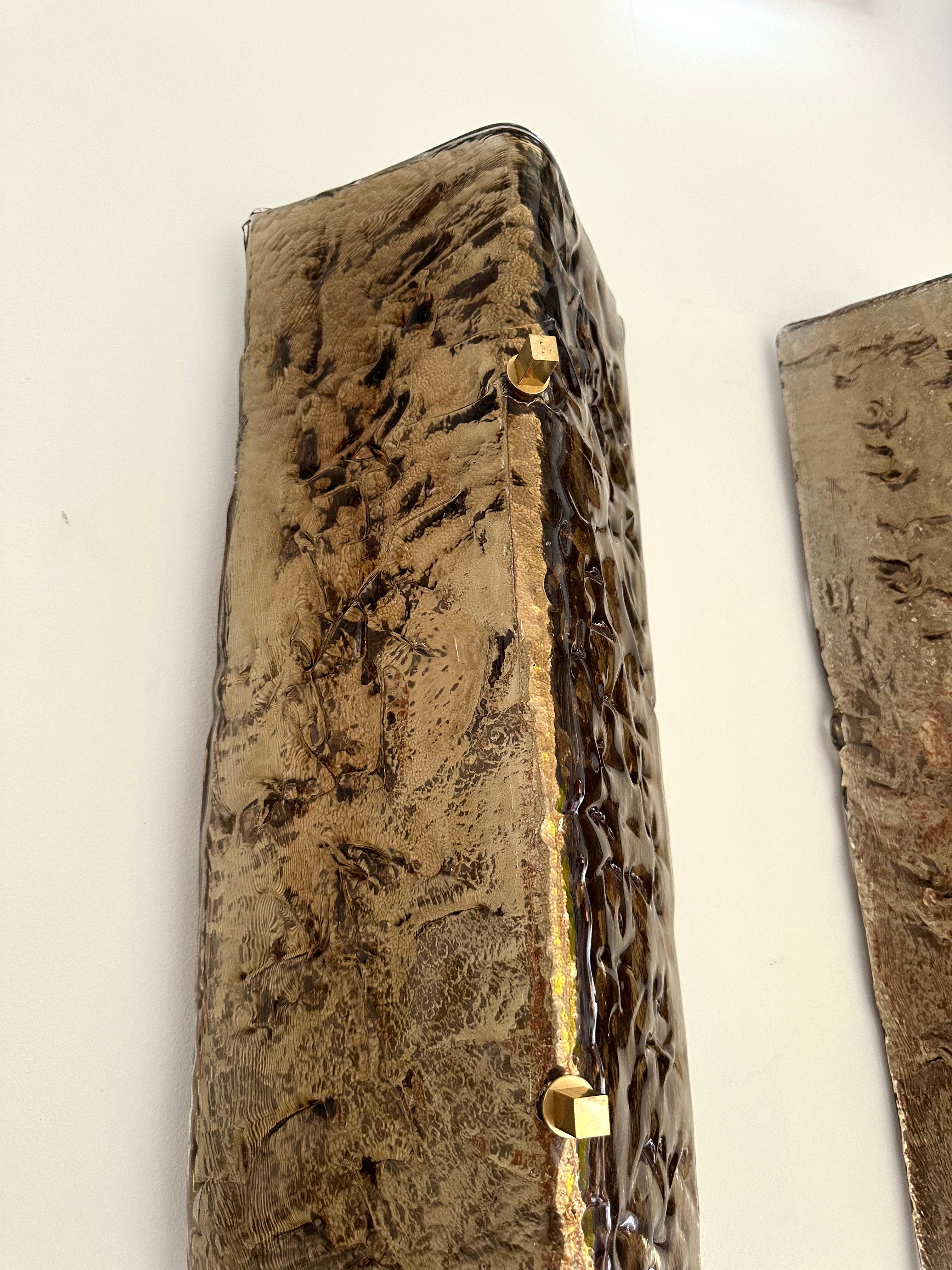 Contemporary Pair of Brass and Cola Folded Leaf Murano Glass Sconces, Italy For Sale 7