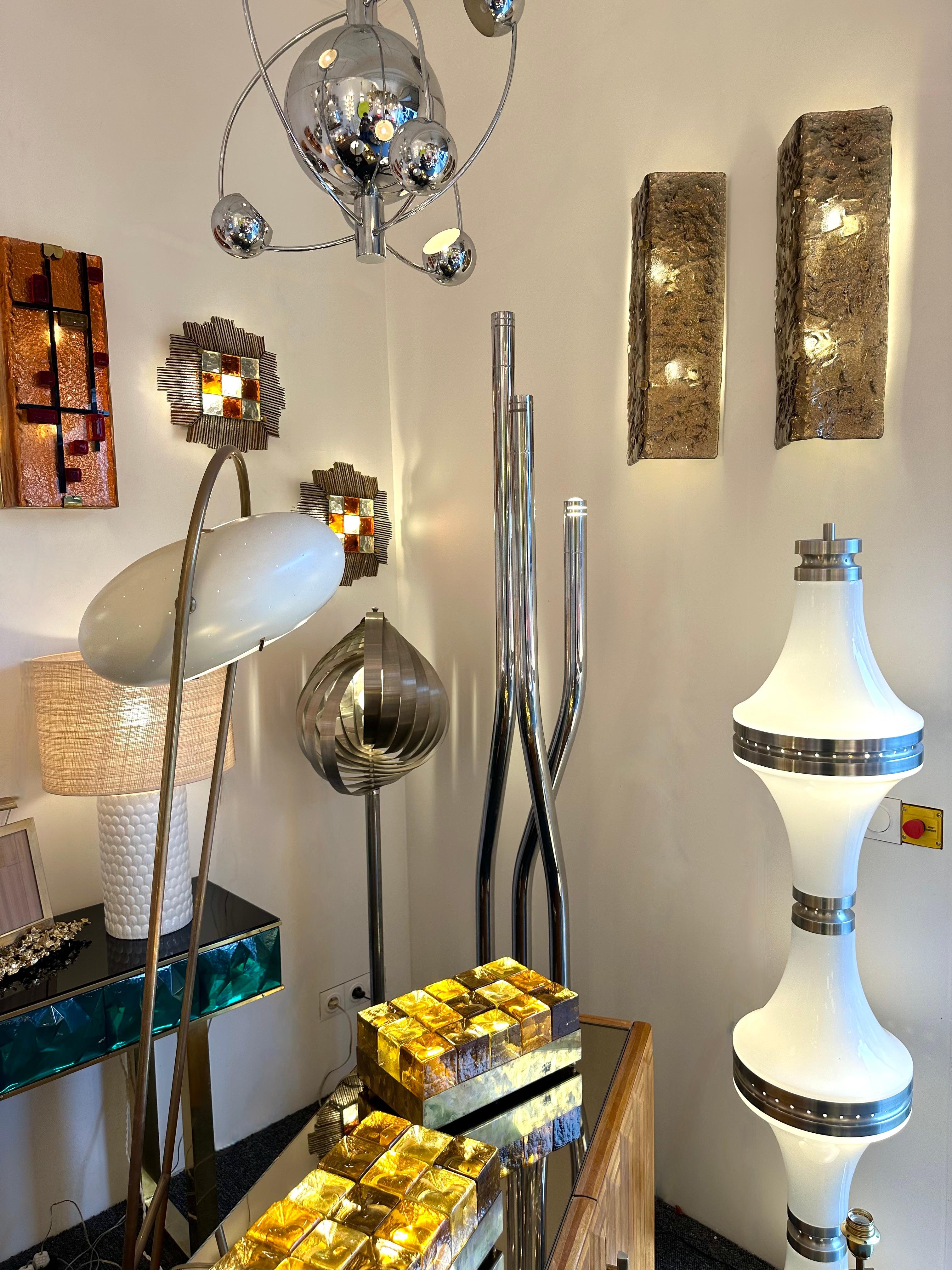 Mid-Century Modern Contemporary Pair of Brass and Cola Folded Leaf Murano Glass Sconces, Italy For Sale