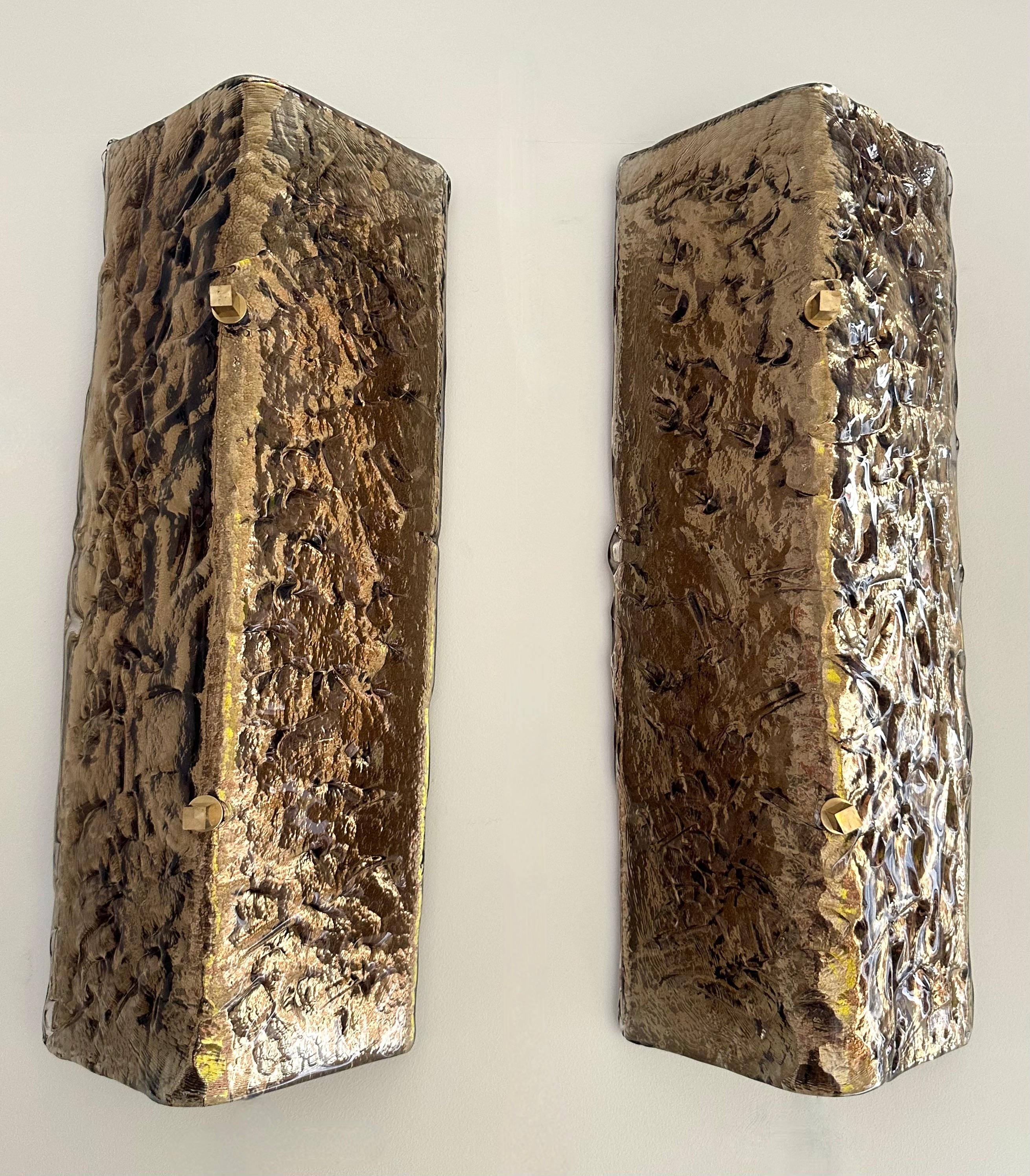 Contemporary Pair of Brass and Cola Folded Leaf Murano Glass Sconces, Italy For Sale 1