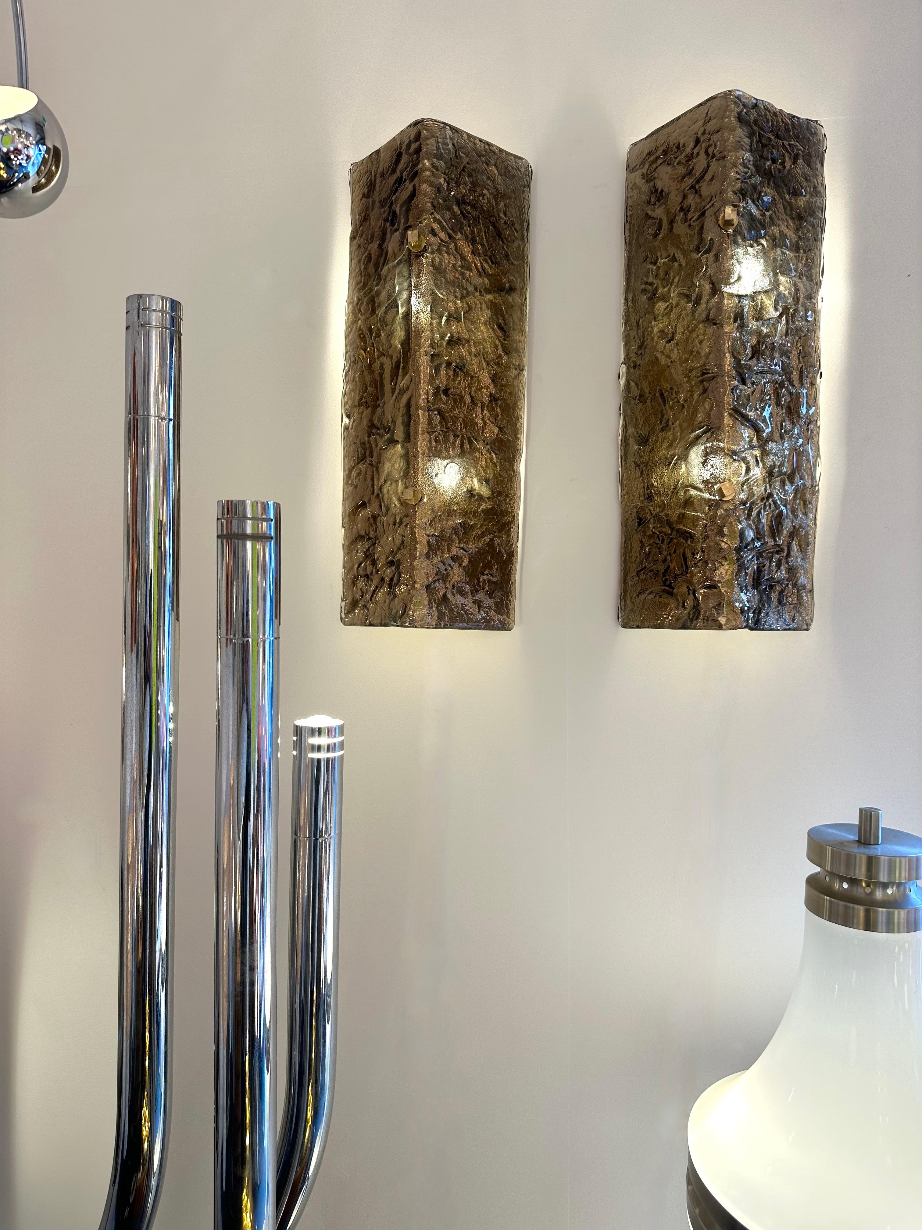 Contemporary Pair of Brass and Cola Folded Leaf Murano Glass Sconces, Italy For Sale 2