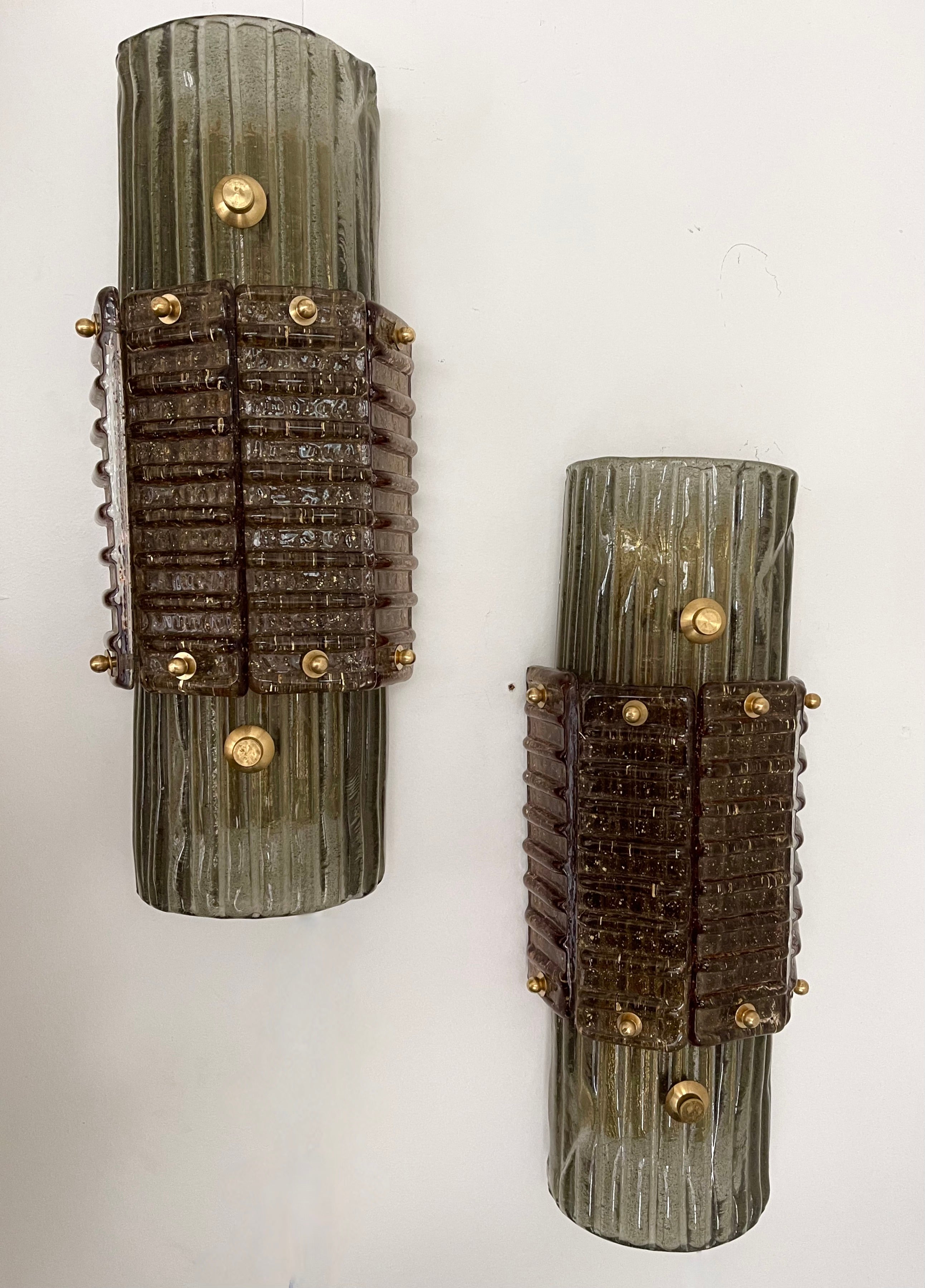 Pair of Cola Murano glass with gold leaf and brass wall lights lightning lamps sconces. Contemporary work from a small artisanal italian design workshop. In the mood of Mid-Century Modern, Hollywood Regency, Venini, Mazzega, La Murrina, Veronese,