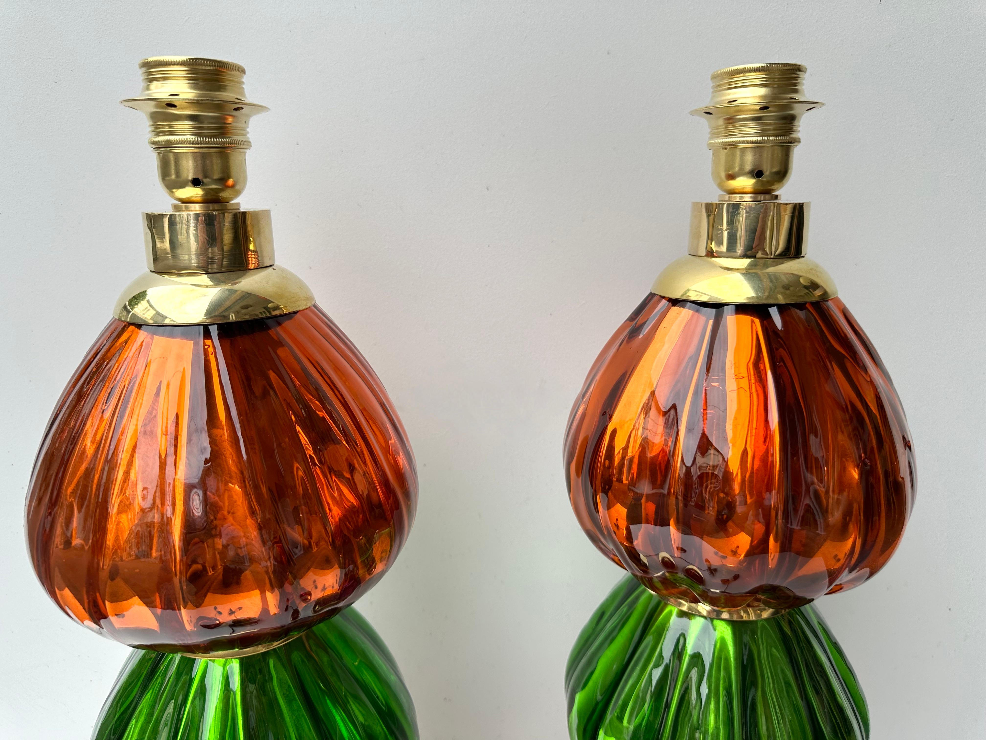 Contemporary Pair of Brass and Colored Mirrored Murano Glass Lamps, Italien im Angebot 5
