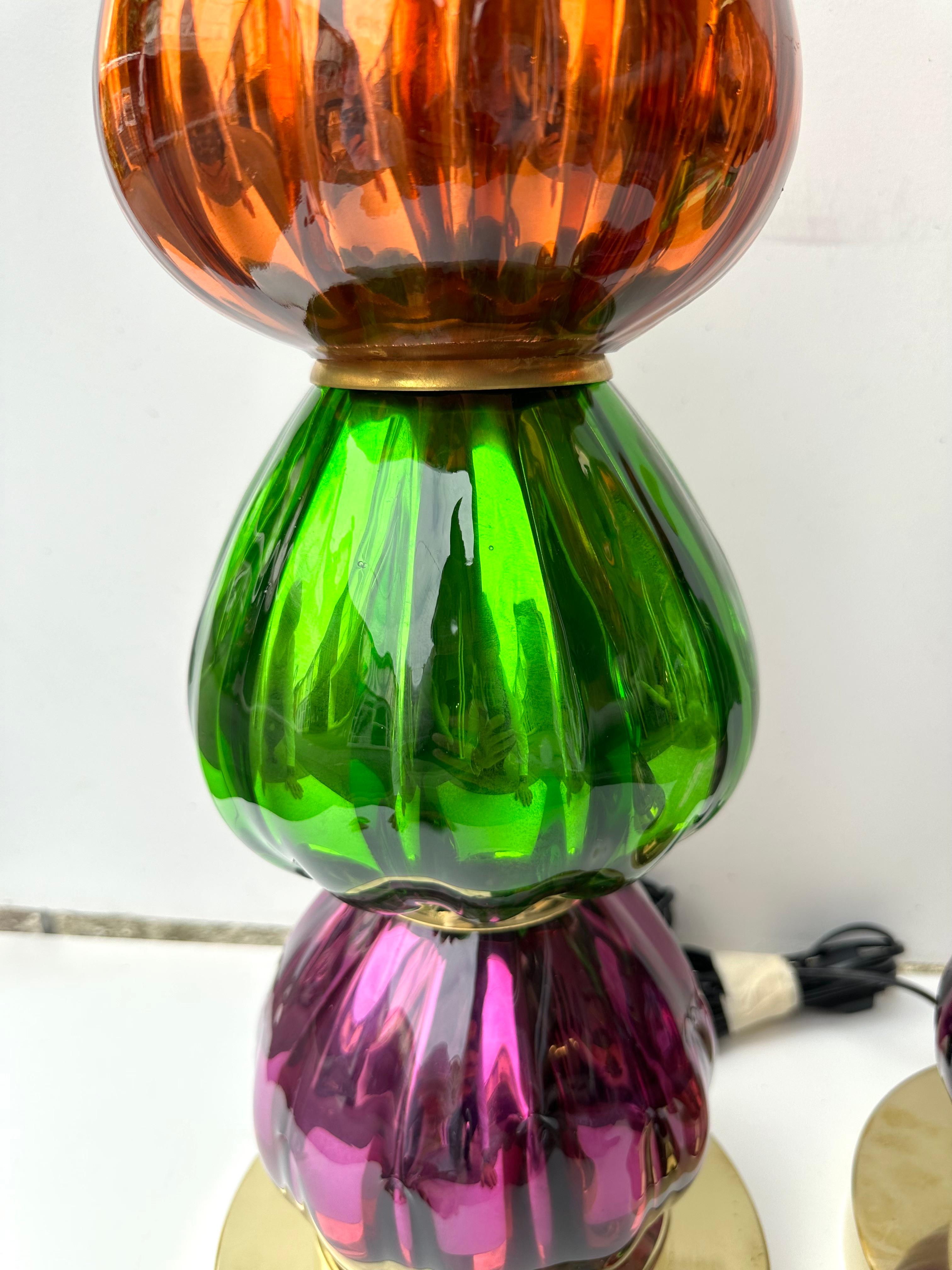 Contemporary Pair of Brass and Colored Mirrored Murano Glass Lamps, Italien (Messing) im Angebot