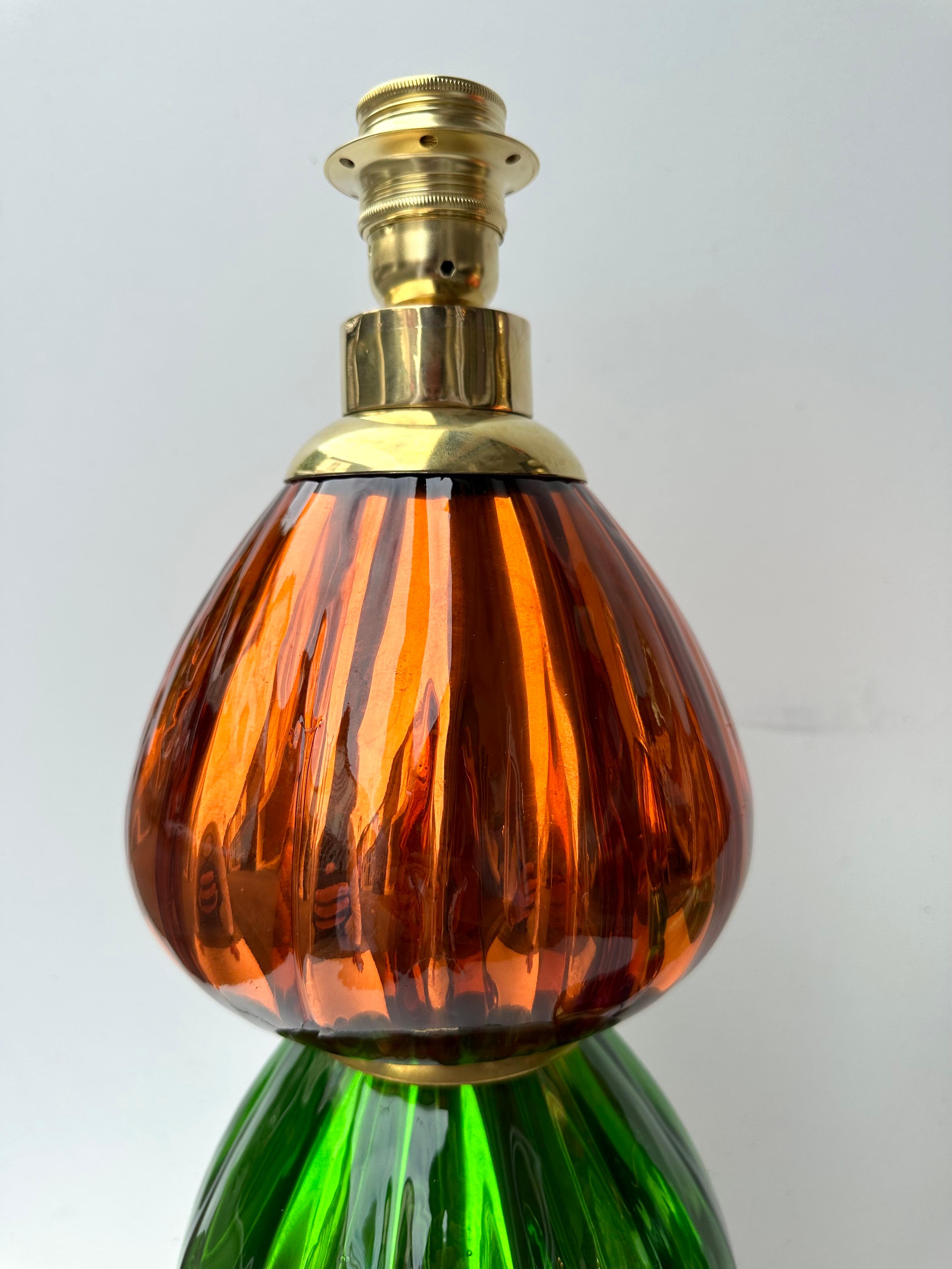 Contemporary Pair of Brass and Colored Mirrored Murano Glass Lamps, Italien im Angebot 1