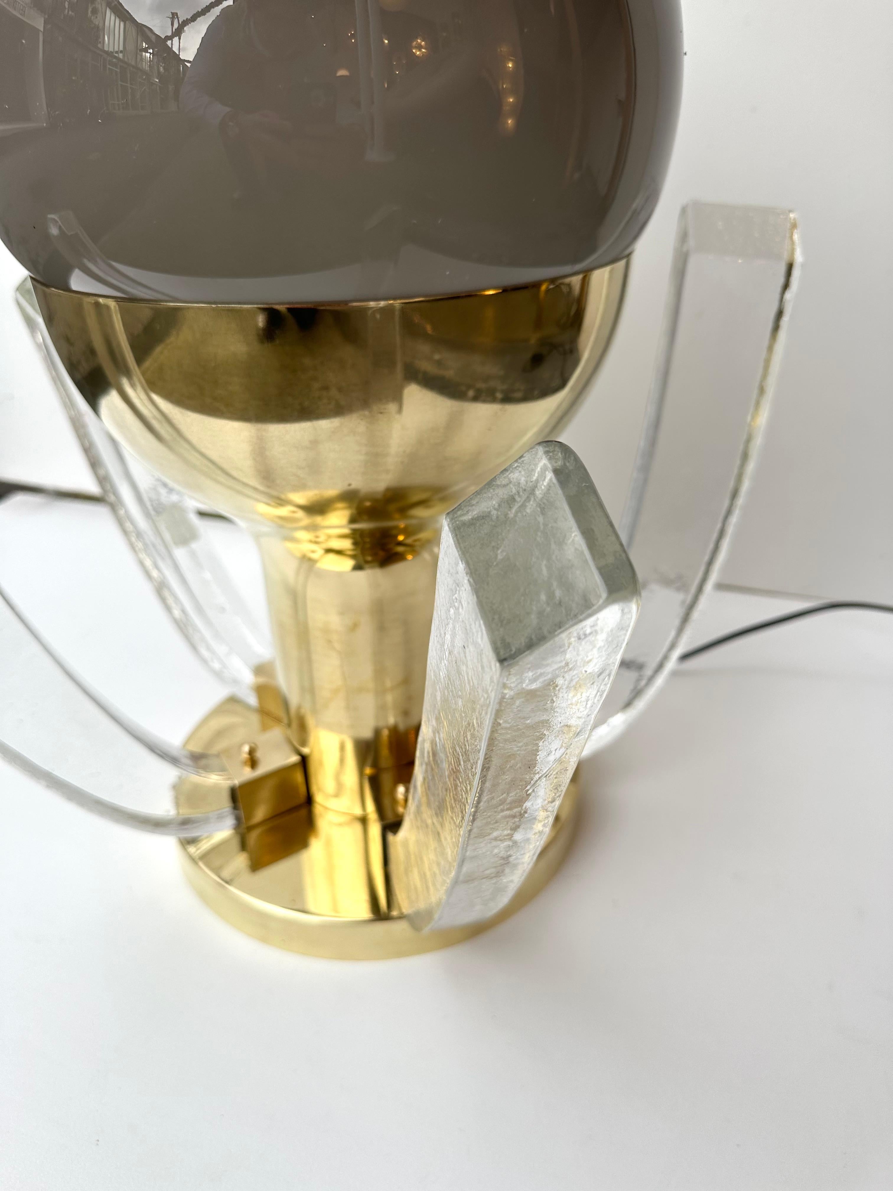 XXIe siècle et contemporain Paire de lampes contemporaines en laiton et verre de Murano gris, Italie en vente