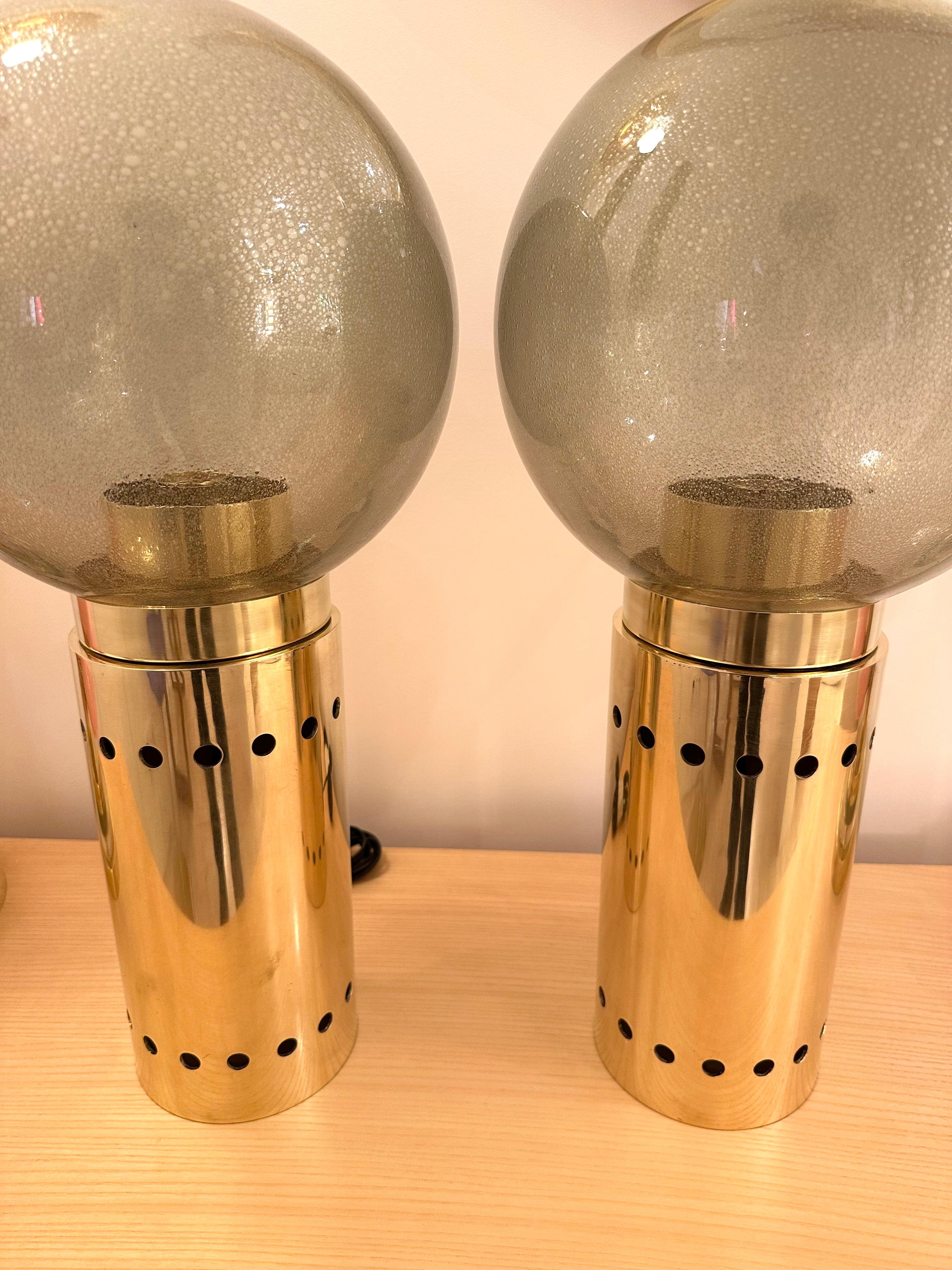 Contemporary Pair of Brass and Gray Murano Glass Globe Lamps, Italy For Sale 1
