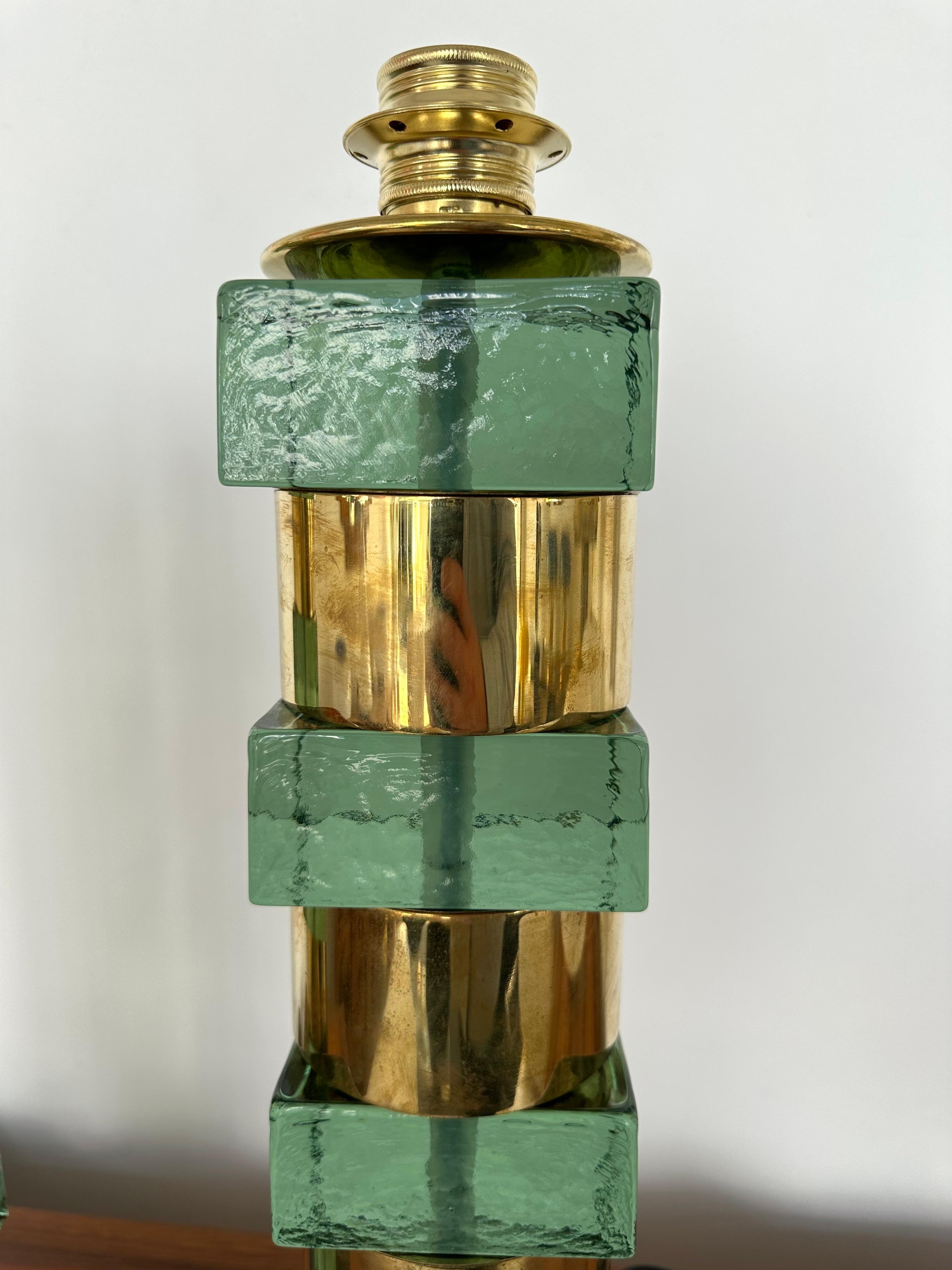Contemporary Pair of Brass and Green Cube Murano Glass Lamps, Italy For Sale 6