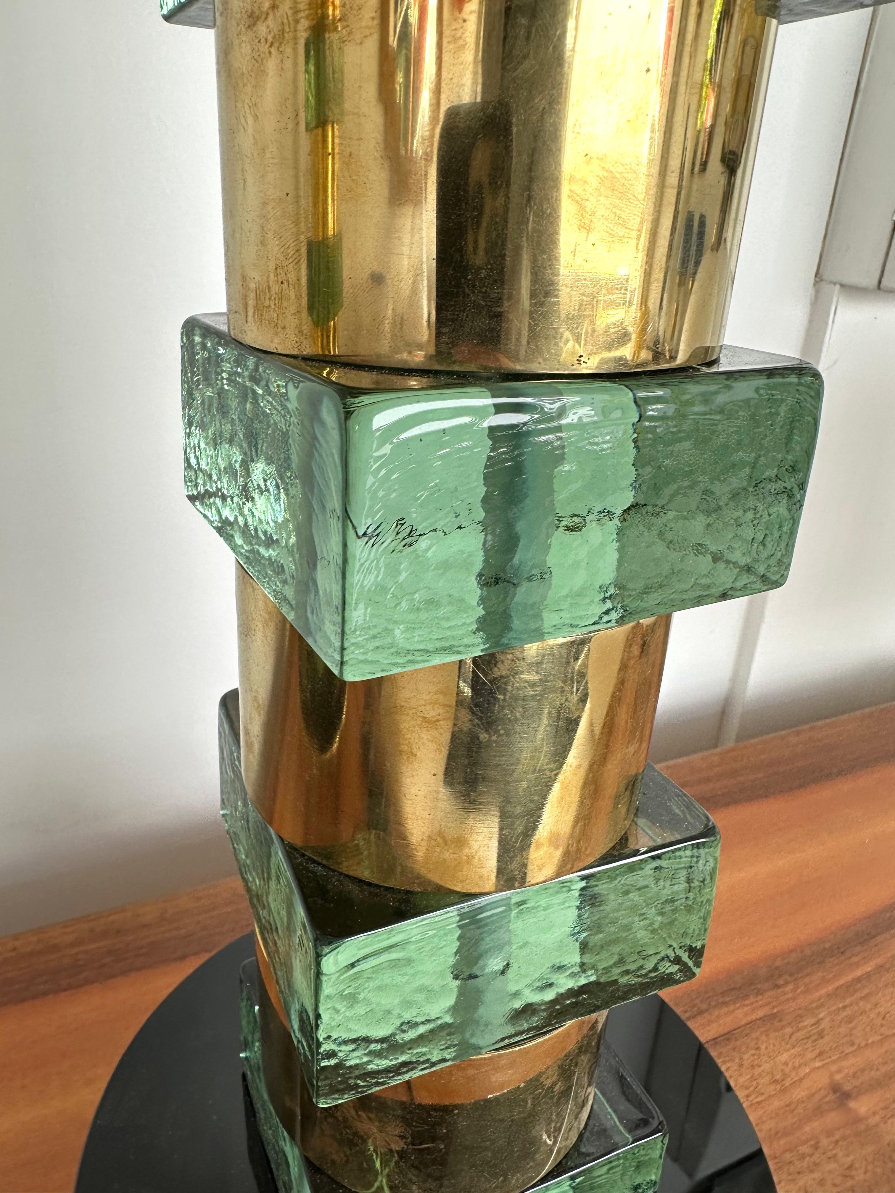 Contemporary Pair of Brass and Green Cube Murano Glass Lamps, Italien im Angebot 1