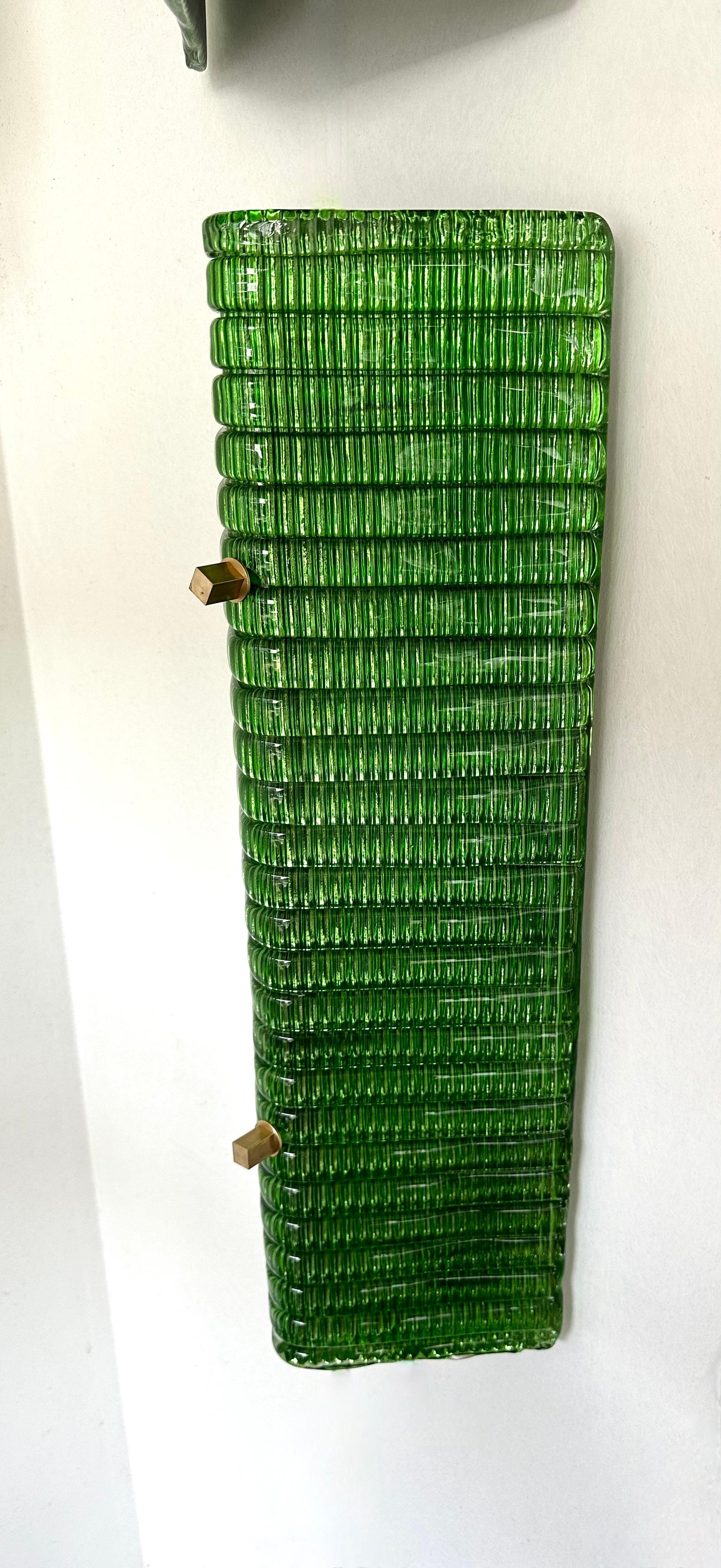 Contemporary Pair of Brass and Green Folded Leaf Murano Glass Sconces, Italy For Sale 6