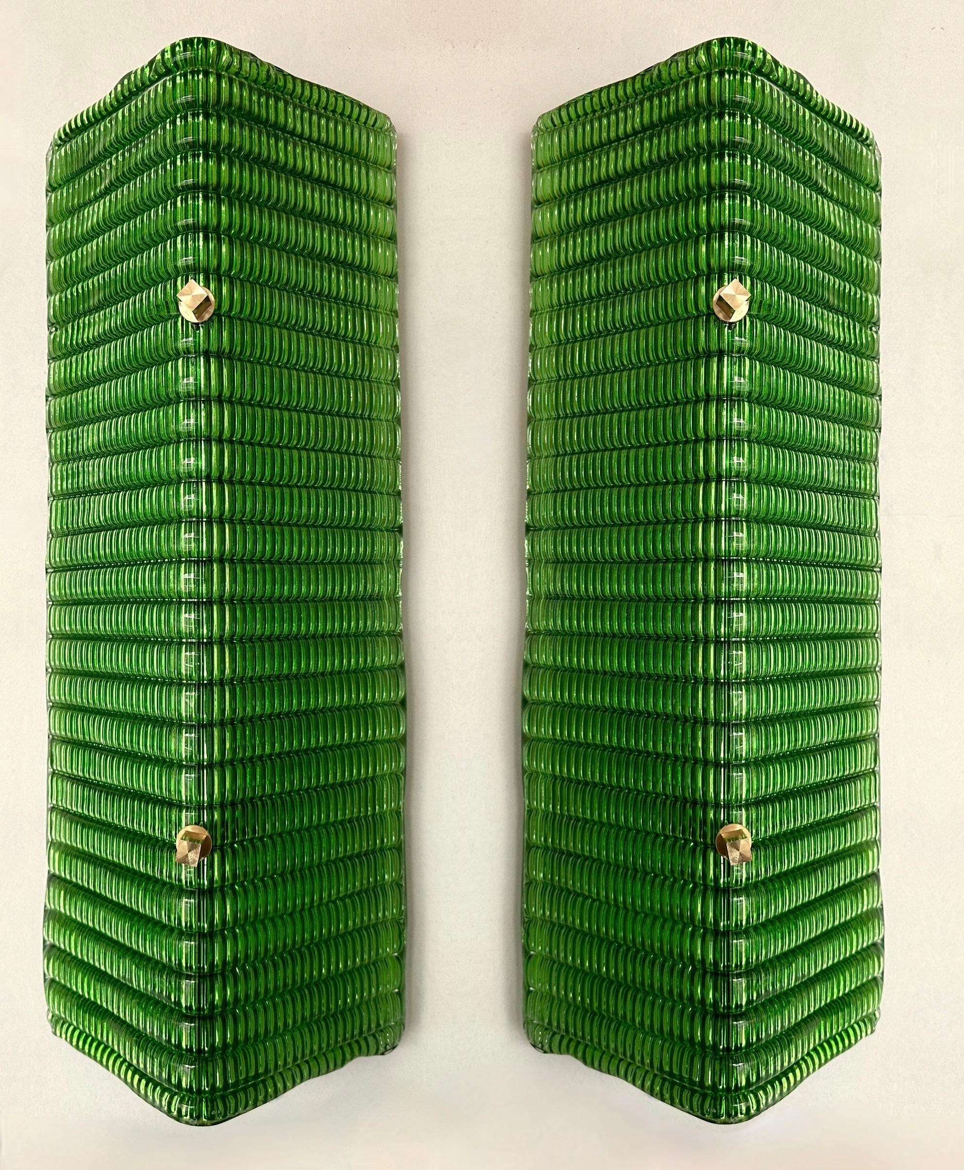 Contemporary Pair of Brass and Green Folded Leaf Murano Glass Sconces, Italy For Sale 2