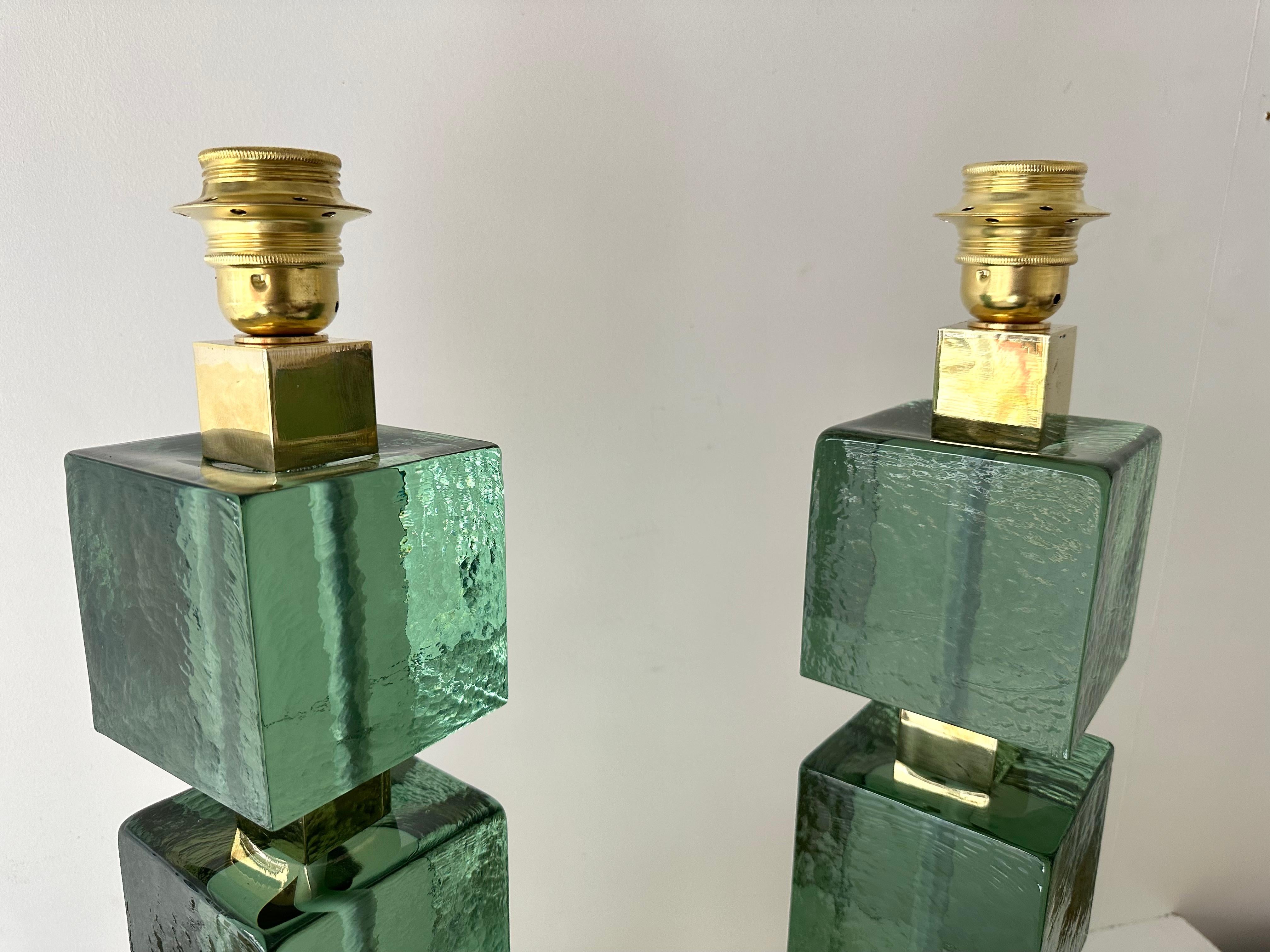 Contemporary Pair of Brass and Green Murano Glass Cube Lamps, Italy 5