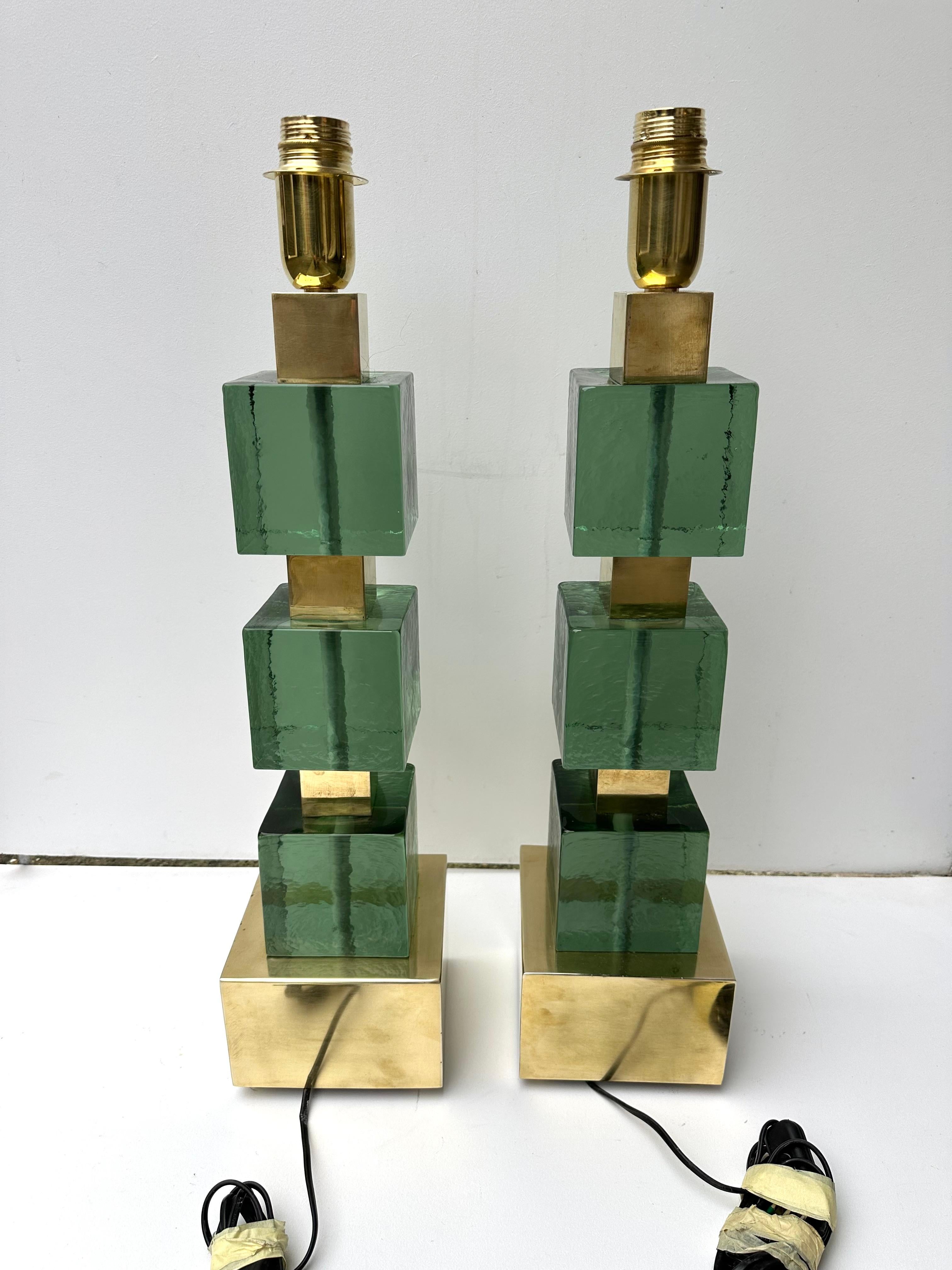 Contemporary Pair of Brass and Green Murano Glass Cube Lamps, Italy For Sale 6