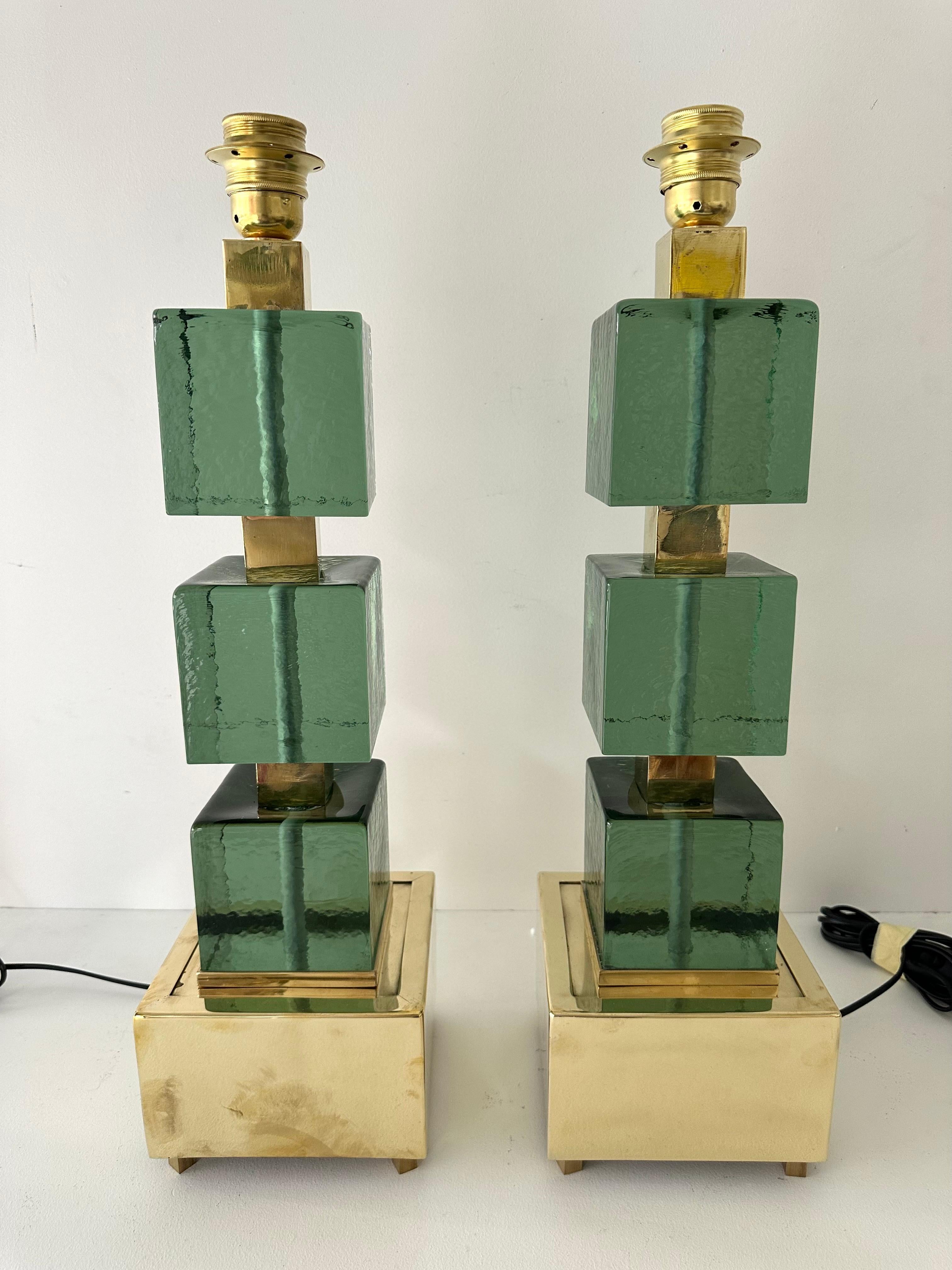 Contemporary Pair of Brass and Green Murano Glass Cube Lamps, Italy 6