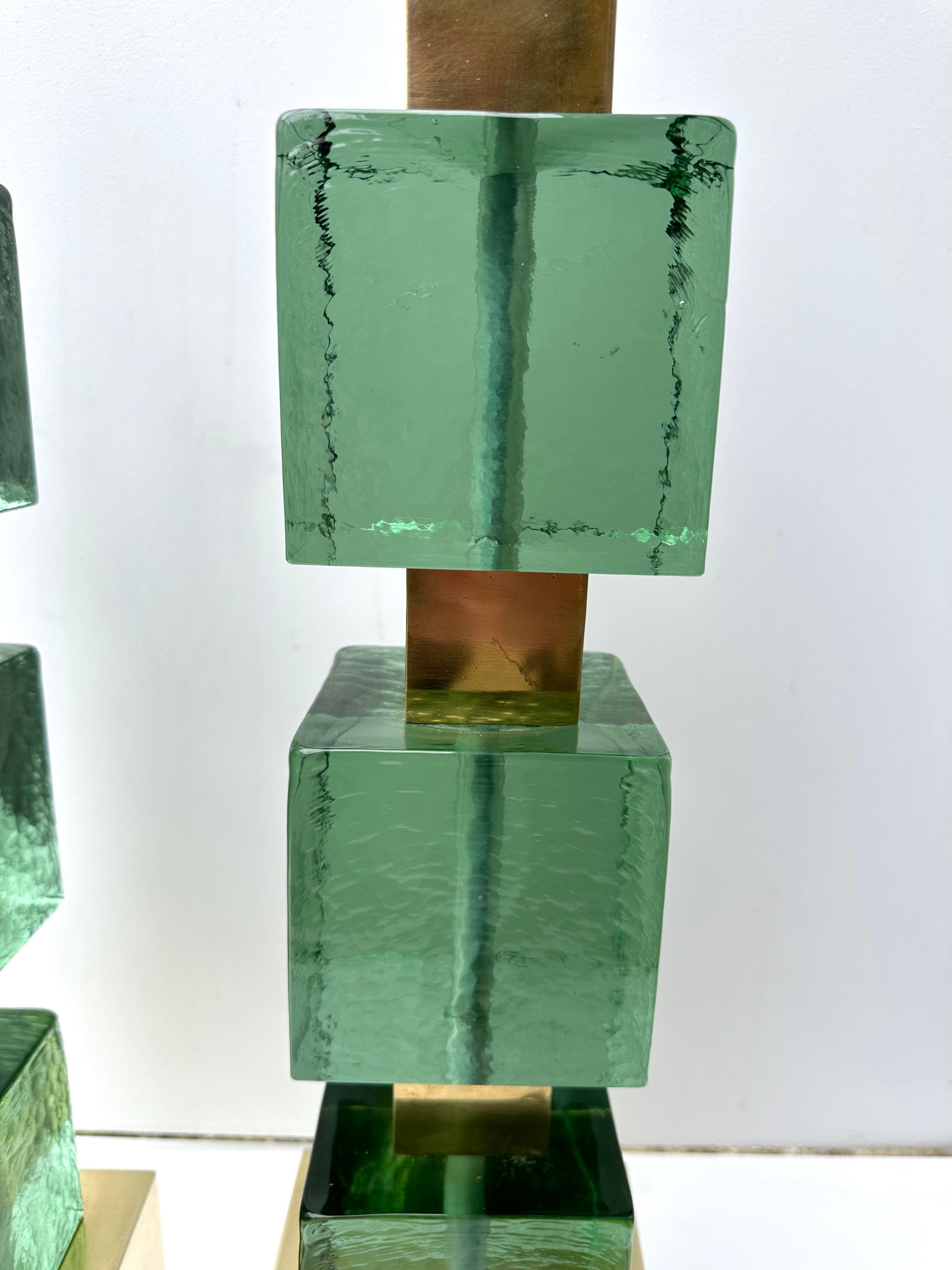 Contemporary Pair of Brass and Green Murano Glass Cube Lamps, Italy For Sale 7