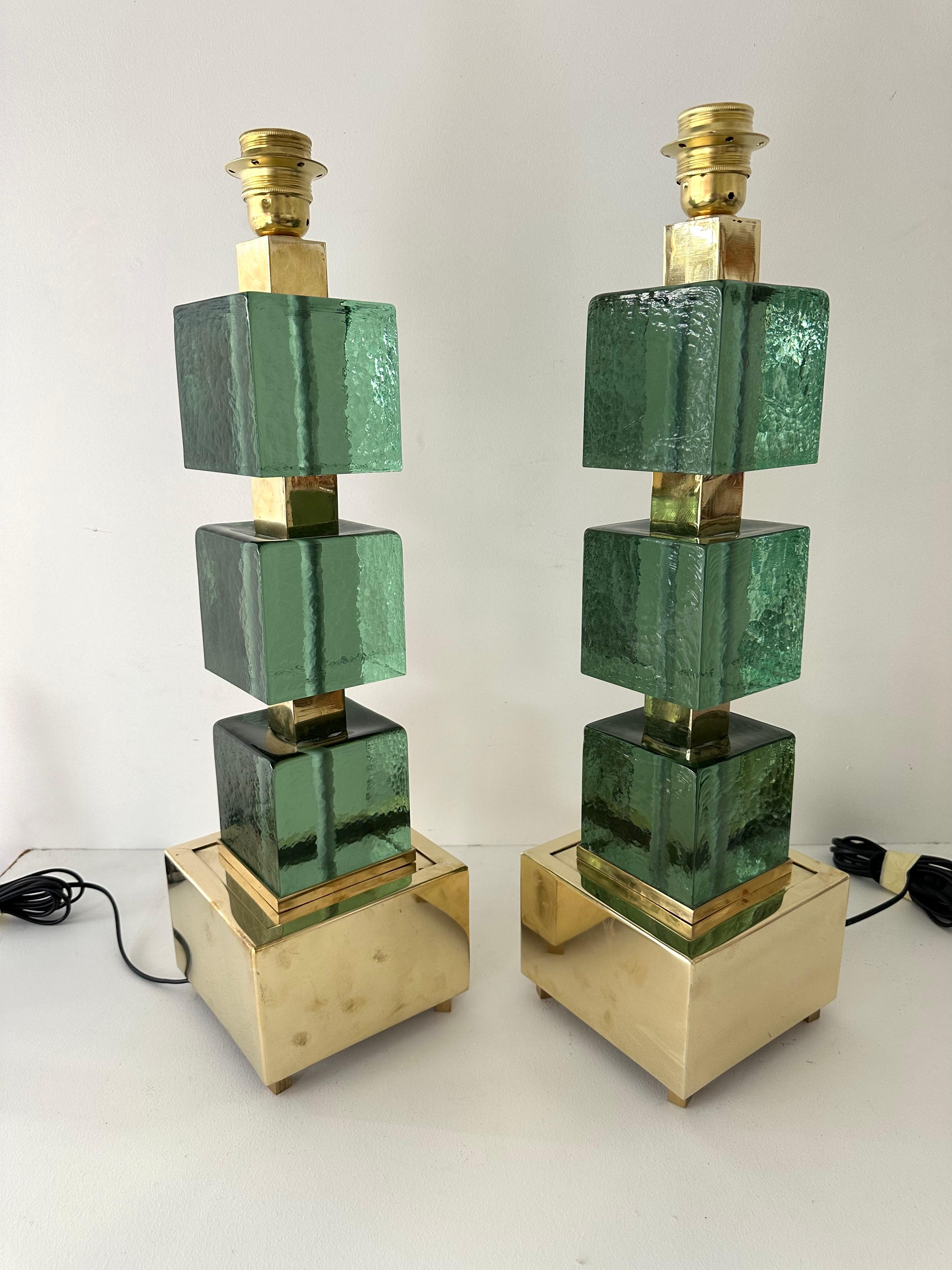 Contemporary Pair of Brass and Green Murano Glass Cube Lamps, Italy 8