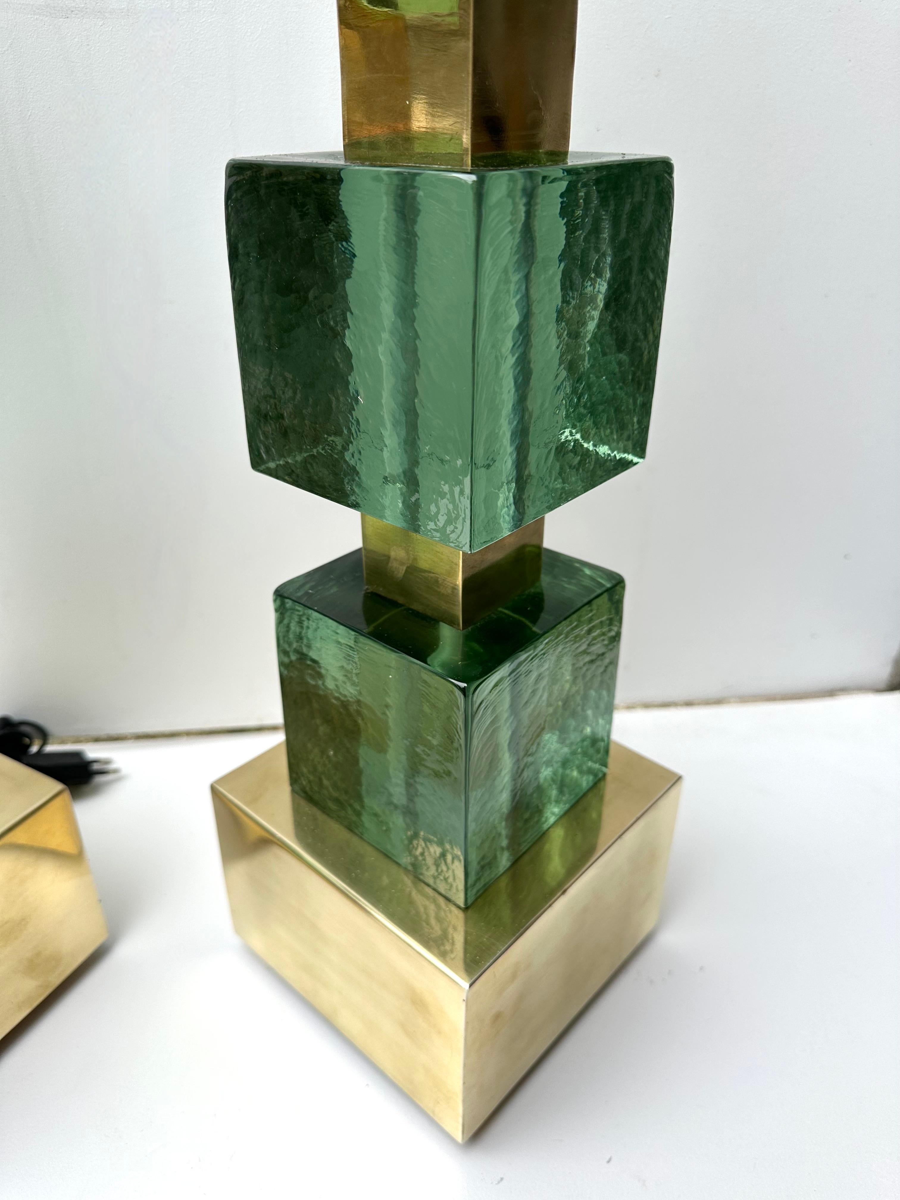 Contemporary Pair of Brass and Green Murano Glass Cube Lamps, Italy For Sale 1