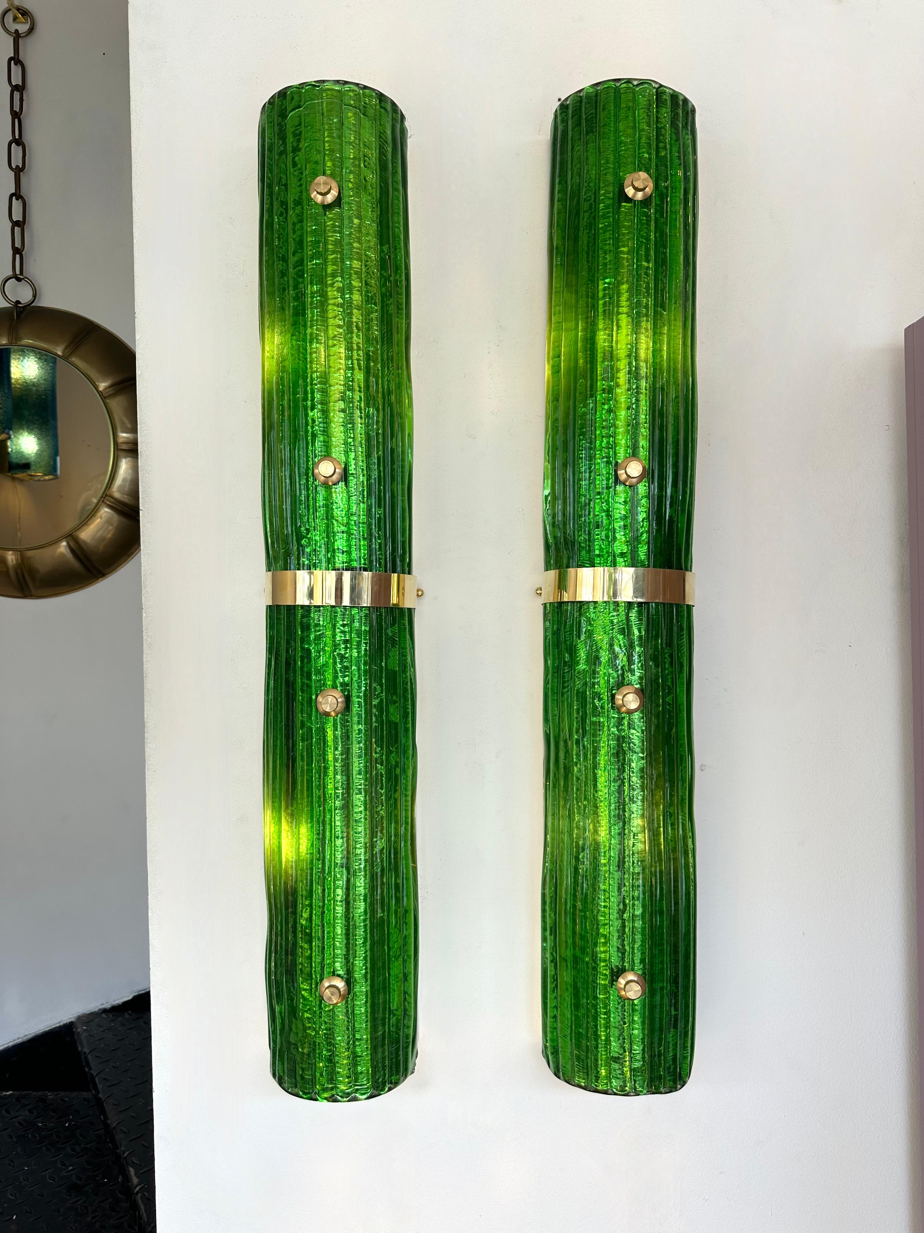 Mid-Century Modern Contemporary Pair of Brass and Green Murano Glass Sconces, Italy For Sale