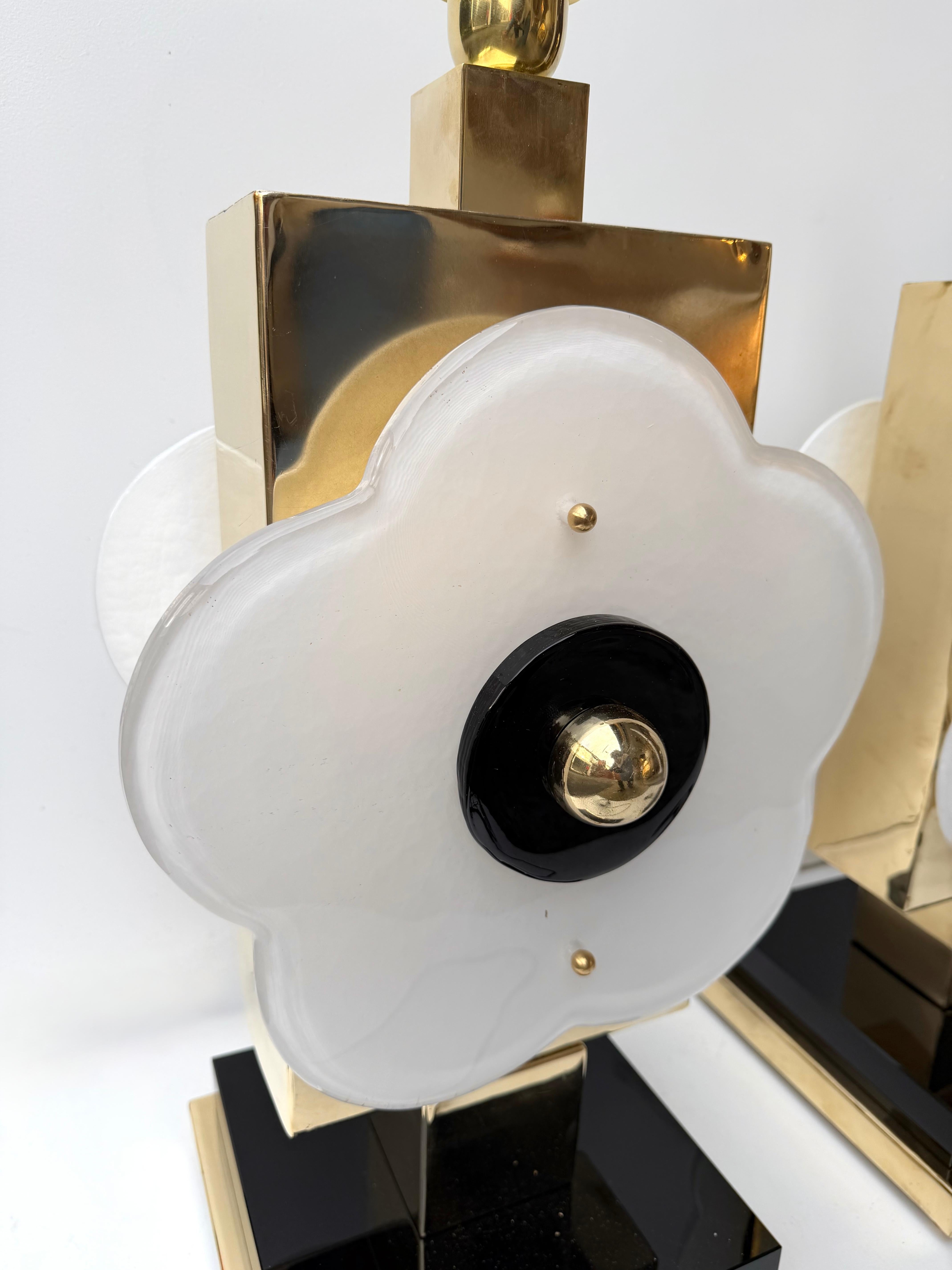 Pareja Contemporánea de Lámparas Grandes Flores de Latón y Cristal de Murano, Italia en venta 6